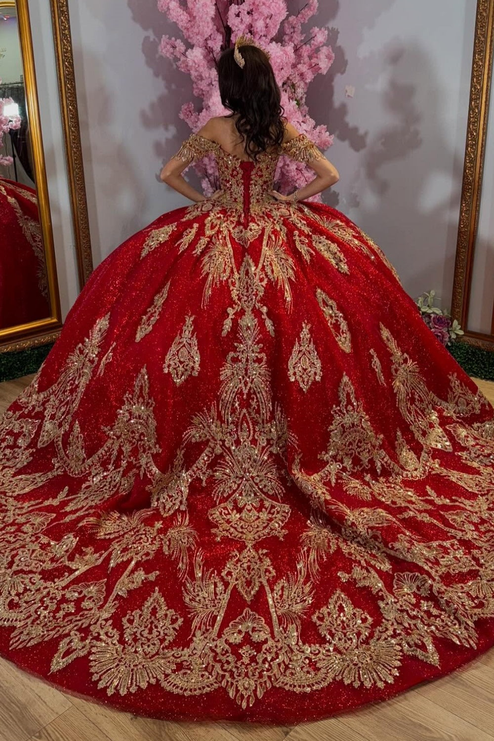 Vestido de quinceañera YQ1034 color burdeos con brillos, sin hombros, sin mangas, con lentejuelas y apliques