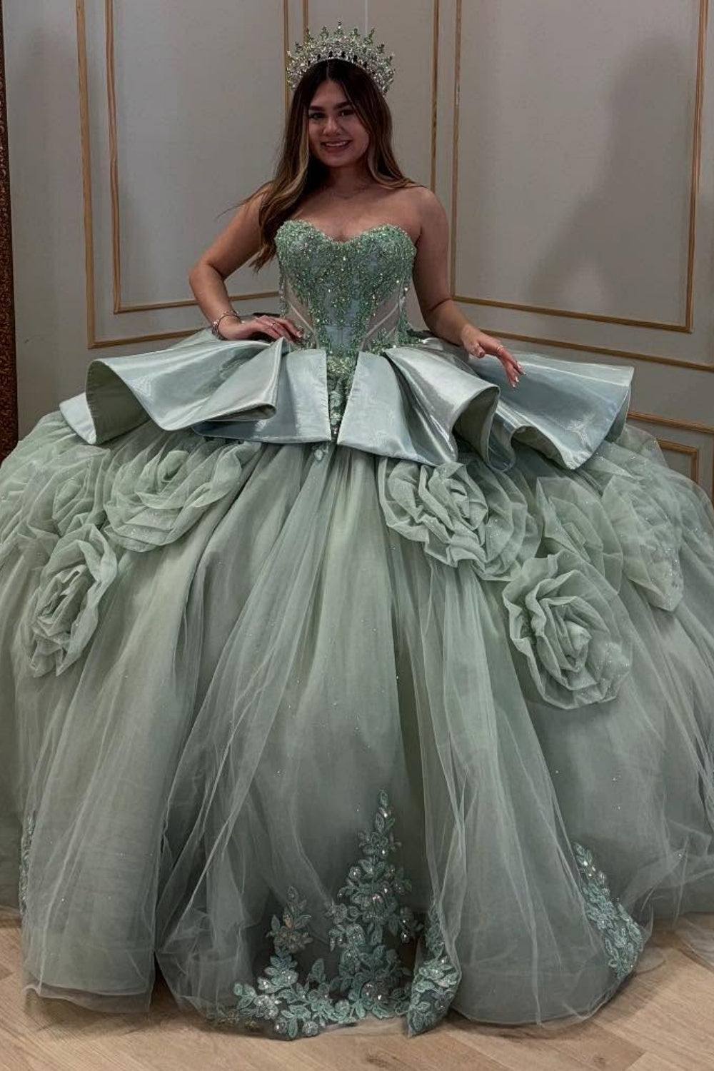 Vestido de Quinceañera verde con aplicaciones de cuentas y flores 3D sin mangas de Sweetheart YQ1040