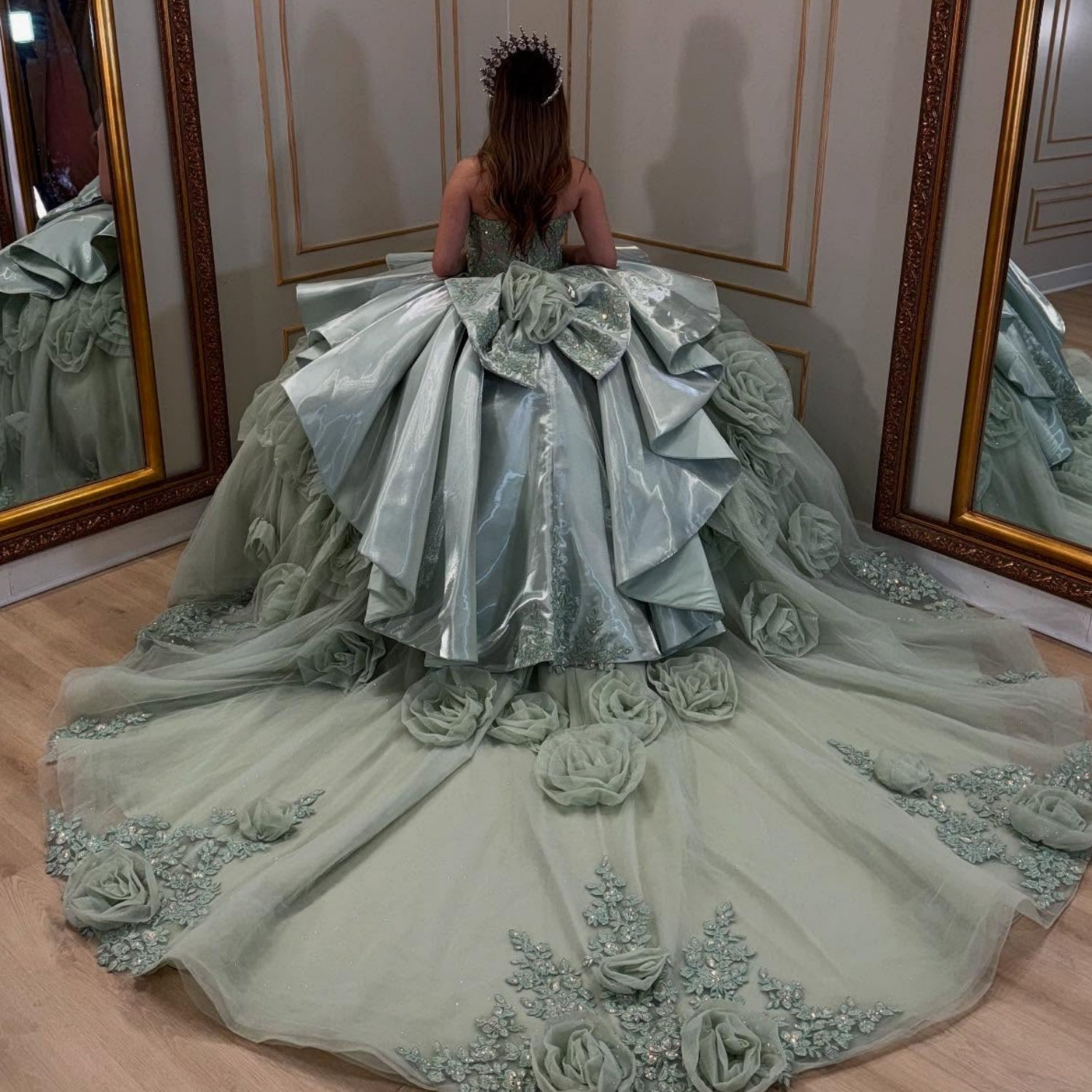 Vestido de Quinceañera verde con aplicaciones de cuentas y flores 3D sin mangas de Sweetheart YQ1040