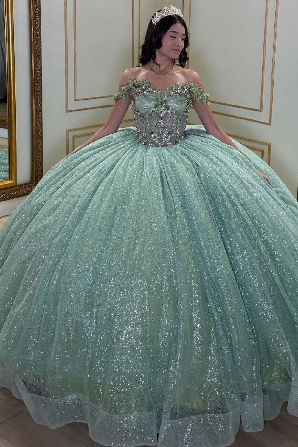 Vestido de Quinceañera Verde Brillante con Lentejuelas, Cuentas, Sin Hombros y sin Mangas YQ1042