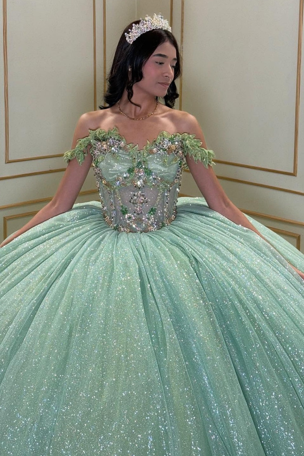 Vestido de Quinceañera Verde Brillante con Lentejuelas, Cuentas, Sin Hombros y sin Mangas YQ1042