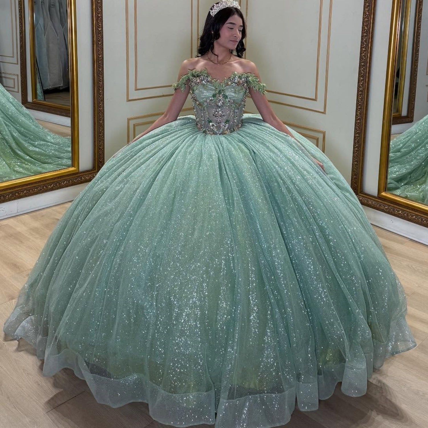 Vestido de Quinceañera Verde Brillante con Lentejuelas, Cuentas, Sin Hombros y sin Mangas YQ1042