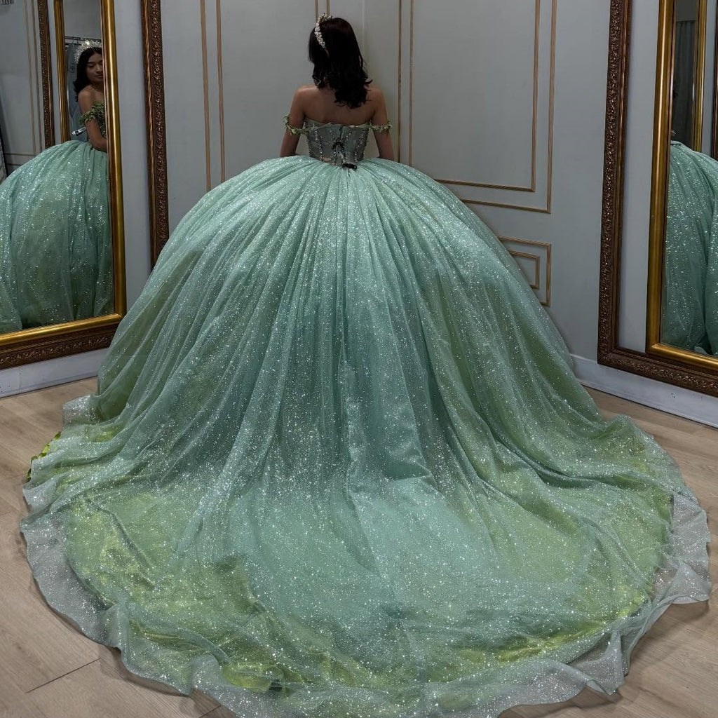 Vestido de Quinceañera Verde Brillante con Lentejuelas, Cuentas, Sin Hombros y sin Mangas YQ1042