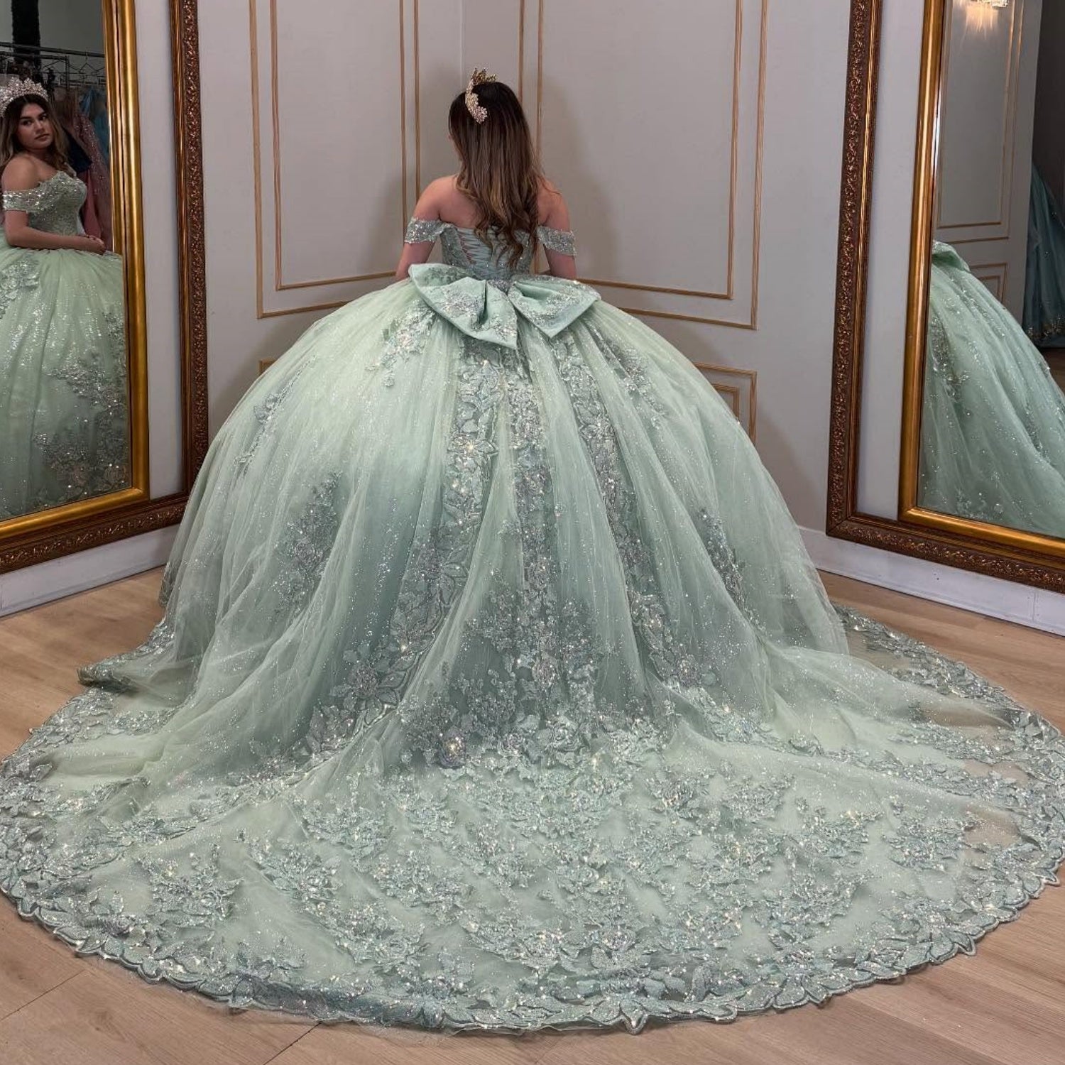 Vestido de Quinceañera verde salvia sin hombros, sin mangas, con lentejuelas, apliques y lazo YQ1044