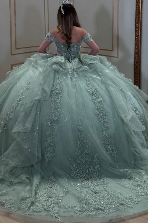 Vestido de quinceañera YQ1045 verde salvia con hombros descubiertos, sin mangas, apliques y volantes