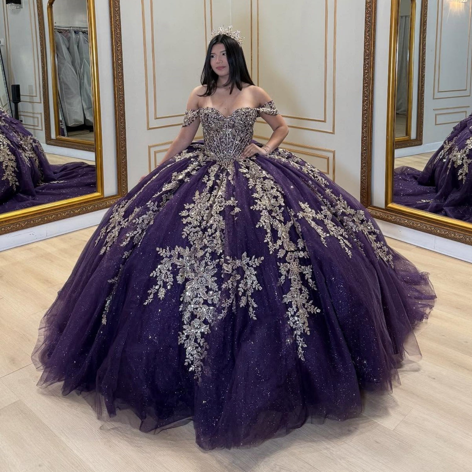 Vestido de Quinceañera Morado sin Hombros sin Mangas con Lentejuelas Doradas Apliques de Lazo YQ1050