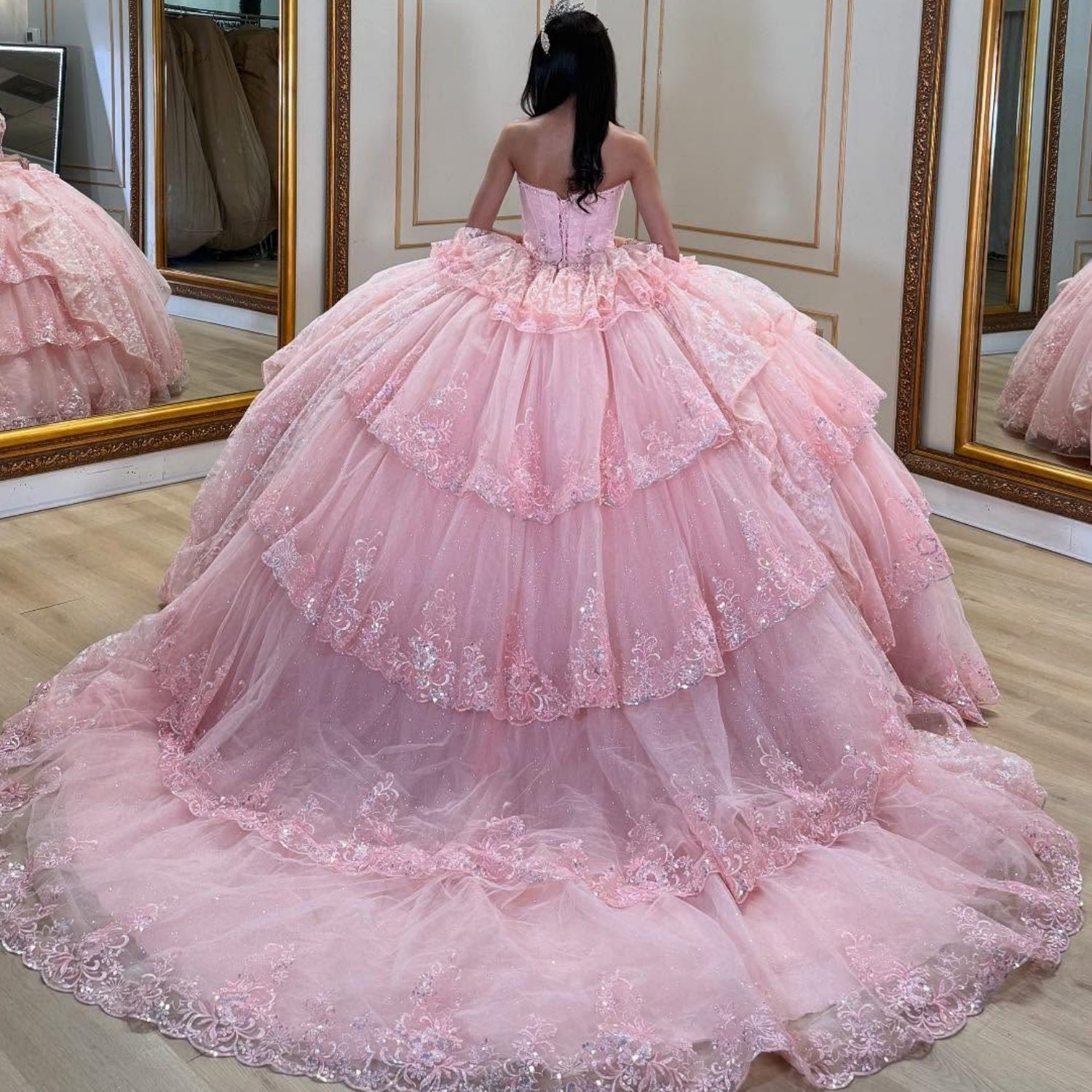 Sweetheart Sleeveless Beaded Appliques Lace Appliques Tiered Quinceañera Dress YQ1051