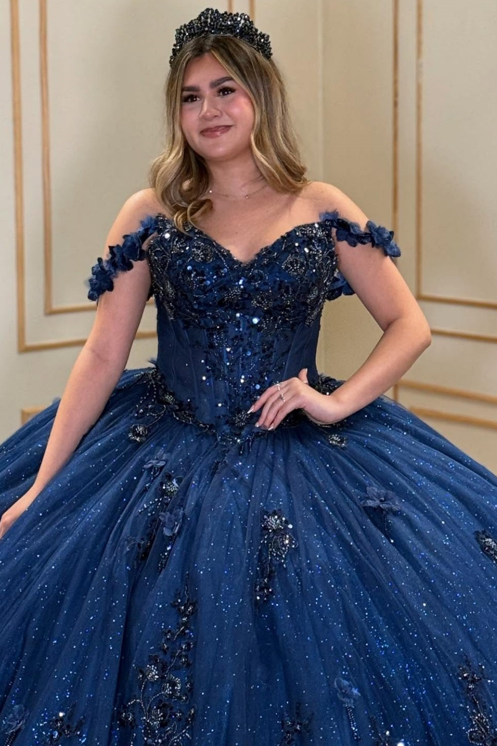 Vestido de Quinceañera Azul Marino con Lentejuelas, Apliques de Cuentas, Brillos y Escote Bardot YQ1055