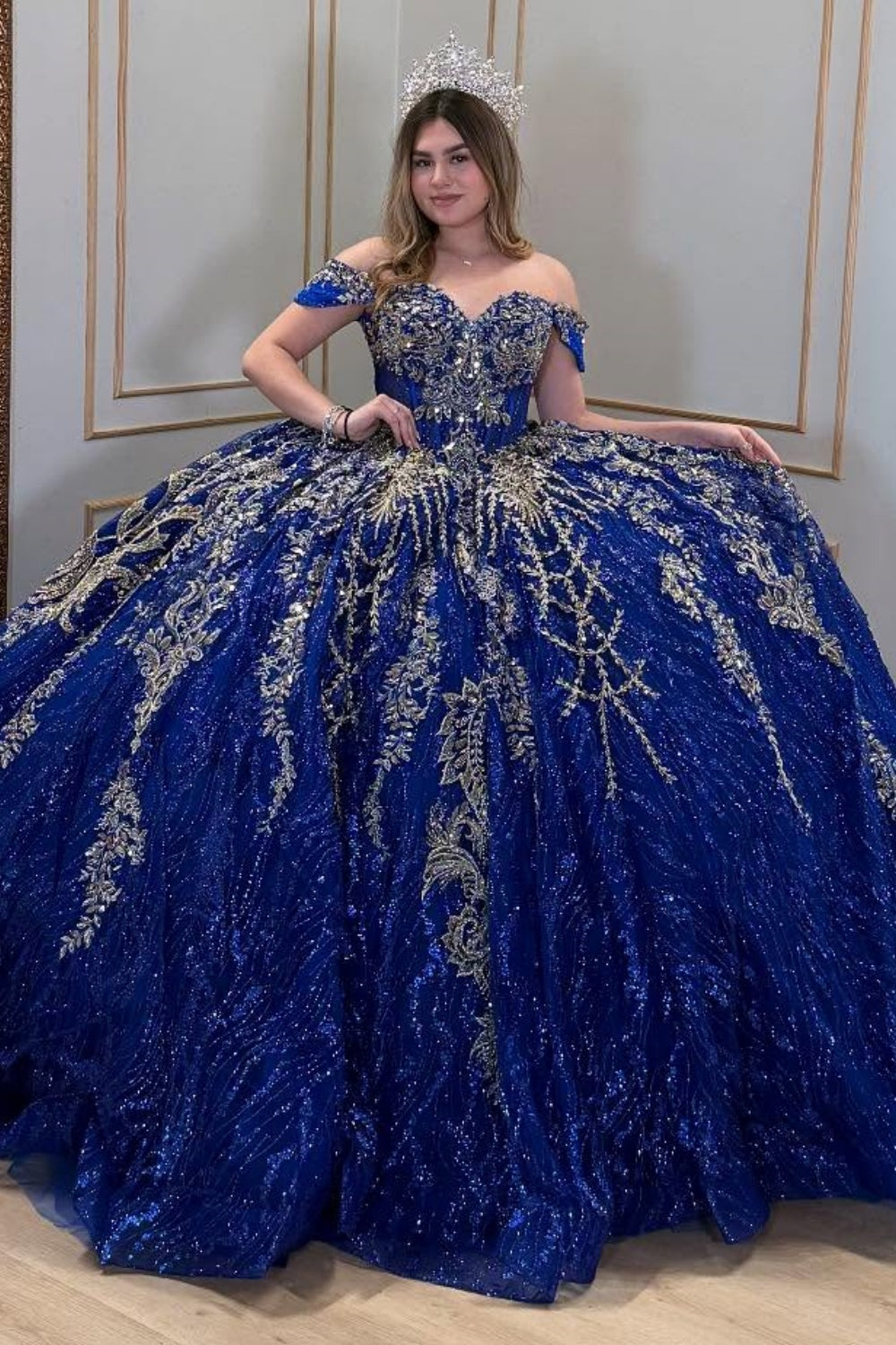 Vestido de Quinceañera Azul Marino con Lentejuelas, Apliques de Cuentas, Brillos y Escote Bardot YQ1055