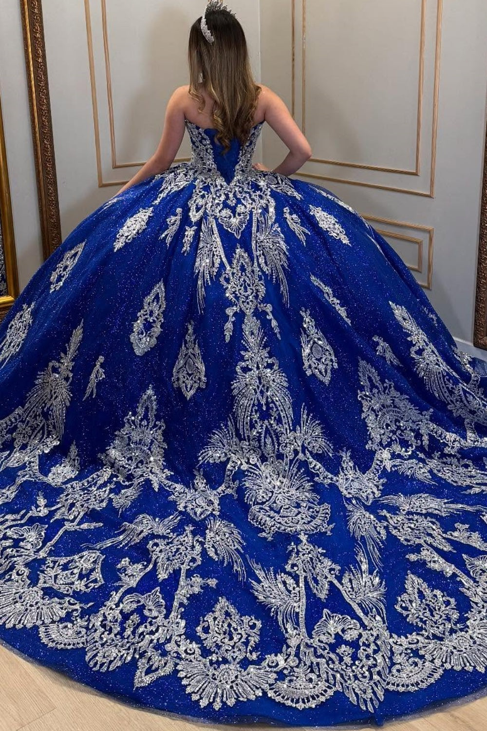 Vestido de Quinceañera Azul Marino con Lentejuelas, Apliques de Cuentas, Brillos y Escote Bardot YQ1055