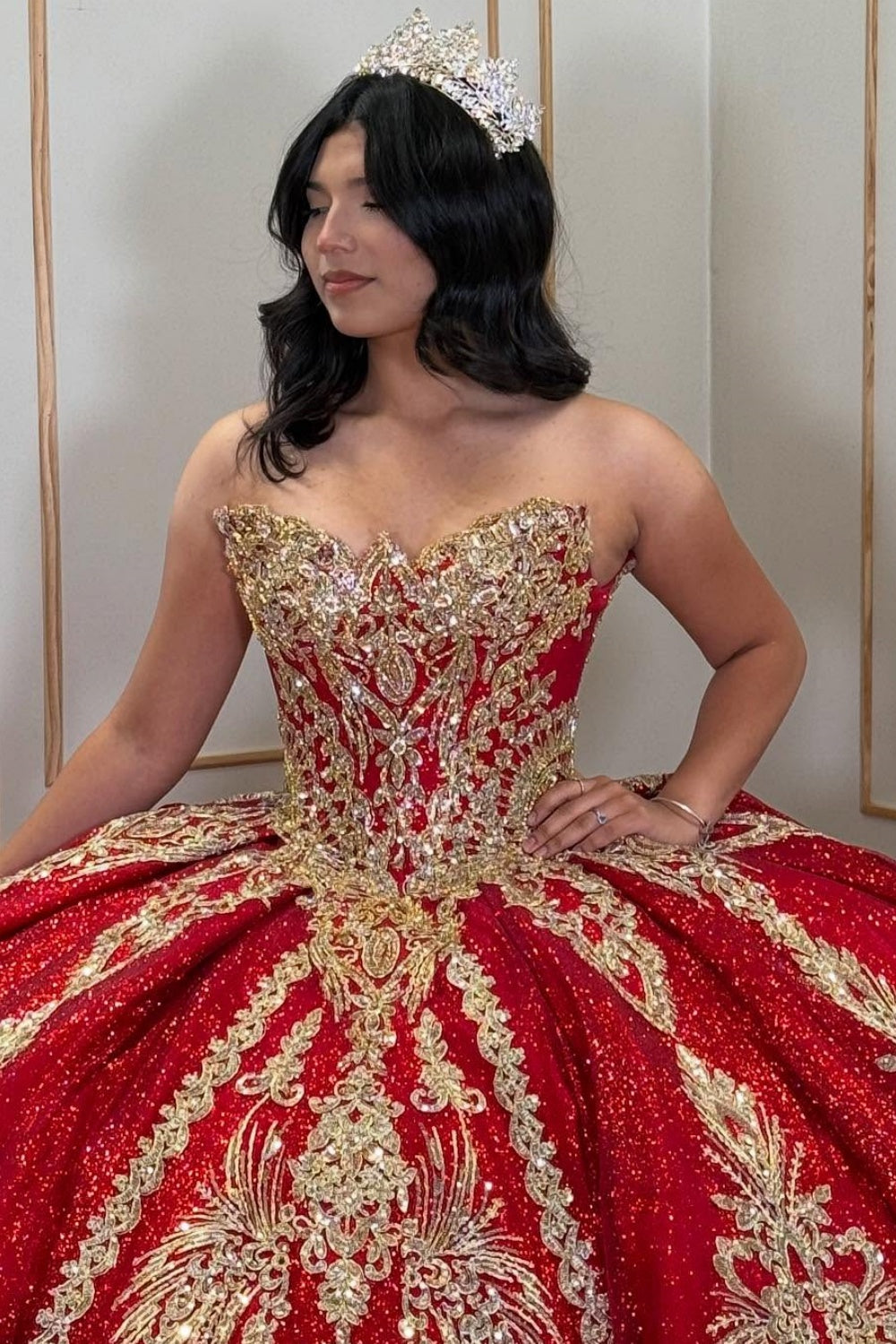 Vestido de Quinceañera Azul Marino con Lentejuelas, Apliques de Cuentas, Brillos y Escote Bardot YQ1055