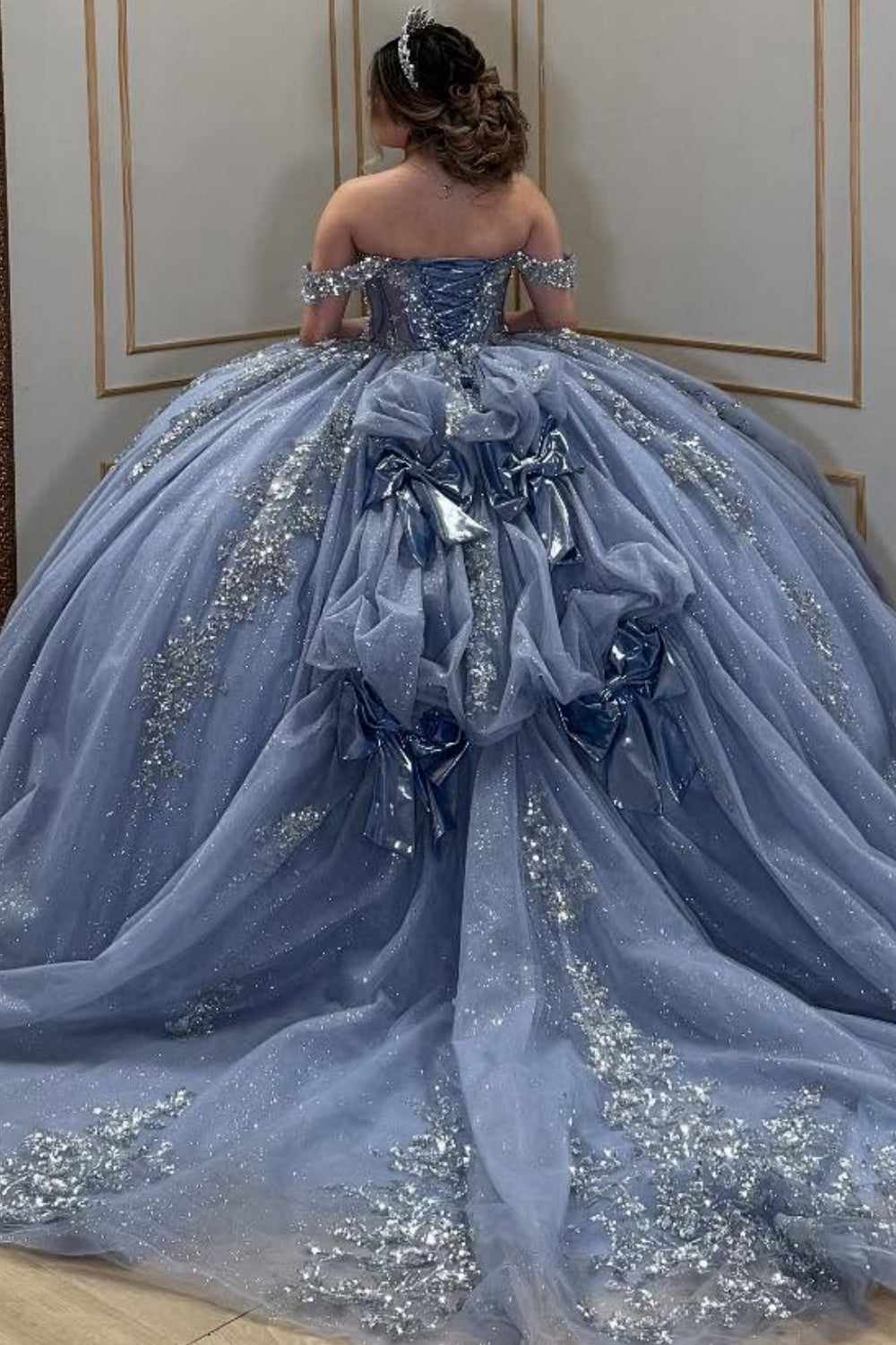 Vestido de Quinceañera Azul Marino con Lentejuelas, Apliques de Cuentas, Brillos y Escote Bardot YQ1055