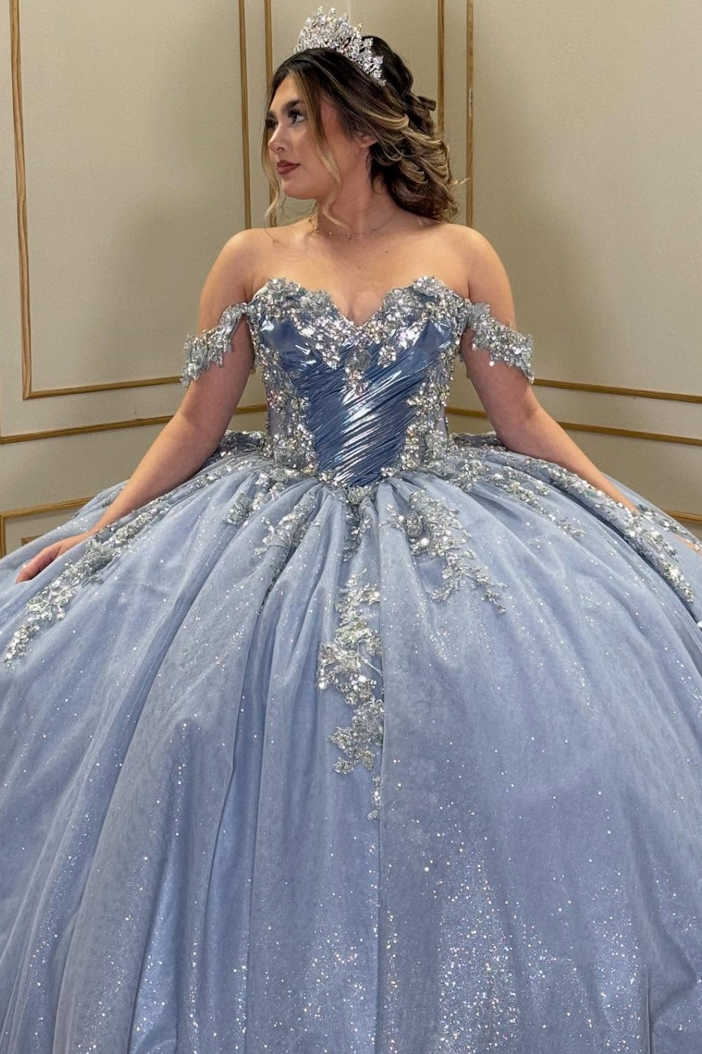 Vestido de Quinceañera Azul Marino con Lentejuelas, Apliques de Cuentas, Brillos y Escote Bardot YQ1055