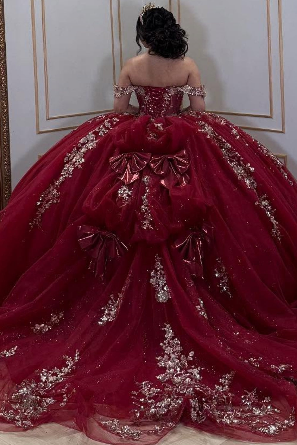 Vestido de Quinceañera Azul Marino con Lentejuelas, Apliques de Cuentas, Brillos y Escote Bardot YQ1055