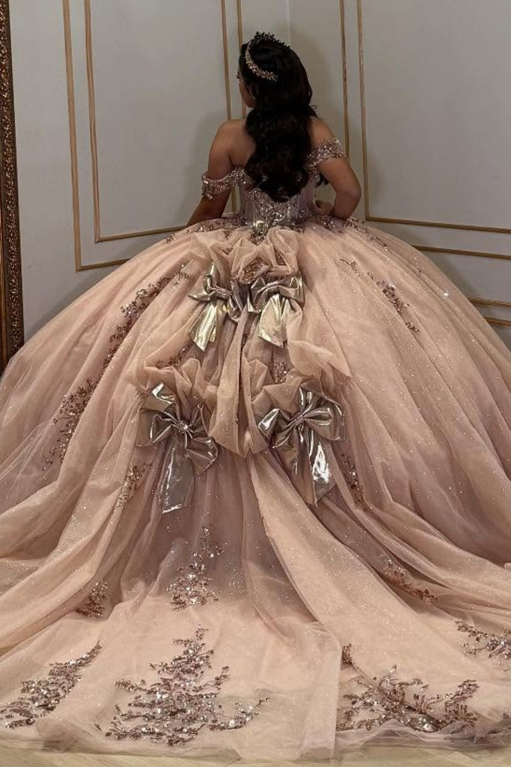 Vestido de Quinceañera Azul Marino con Lentejuelas, Apliques de Cuentas, Brillos y Escote Bardot YQ1055