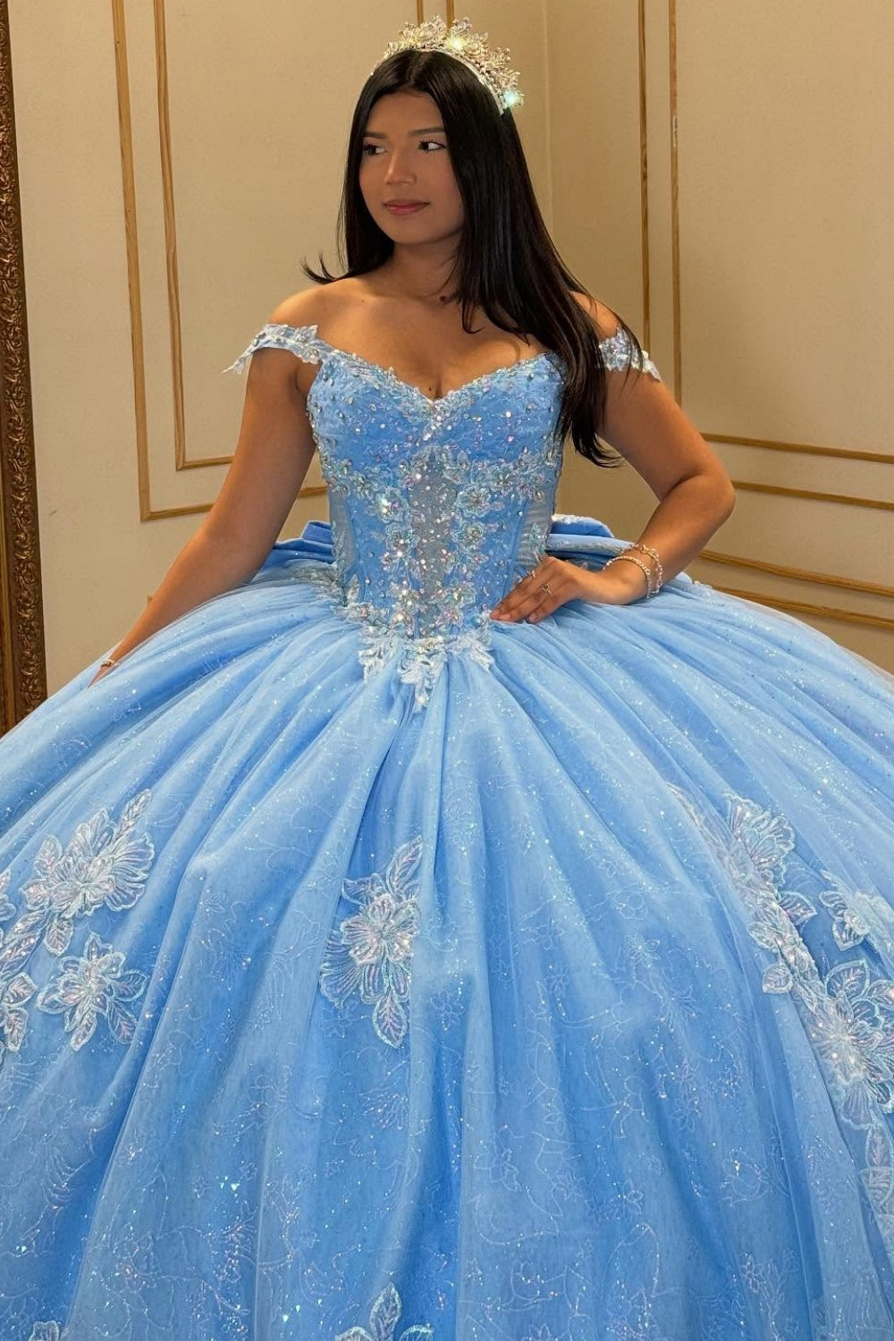 Vestido de Quinceañera Azul Marino con Lentejuelas, Apliques de Cuentas, Brillos y Escote Bardot YQ1055