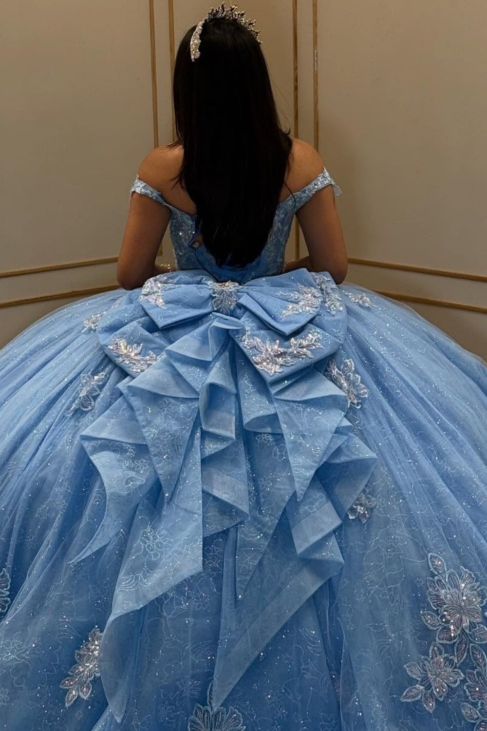 Vestido de Quinceañera Azul Marino con Lentejuelas, Apliques de Cuentas, Brillos y Escote Bardot YQ1055