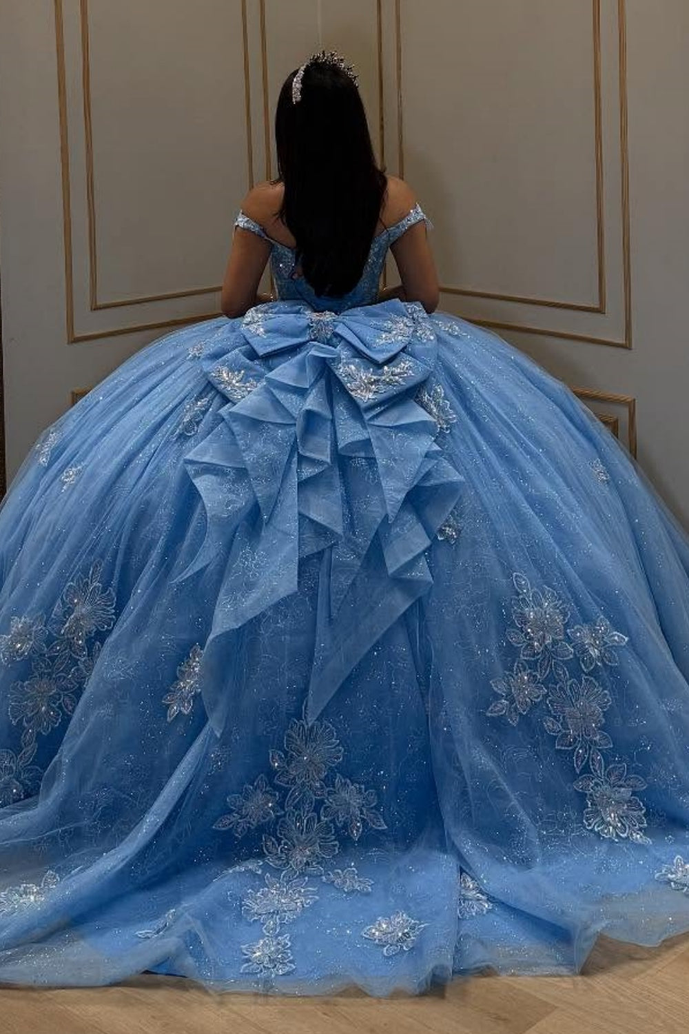 Vestido de Quinceañera Azul Marino con Lentejuelas, Apliques de Cuentas, Brillos y Escote Bardot YQ1055