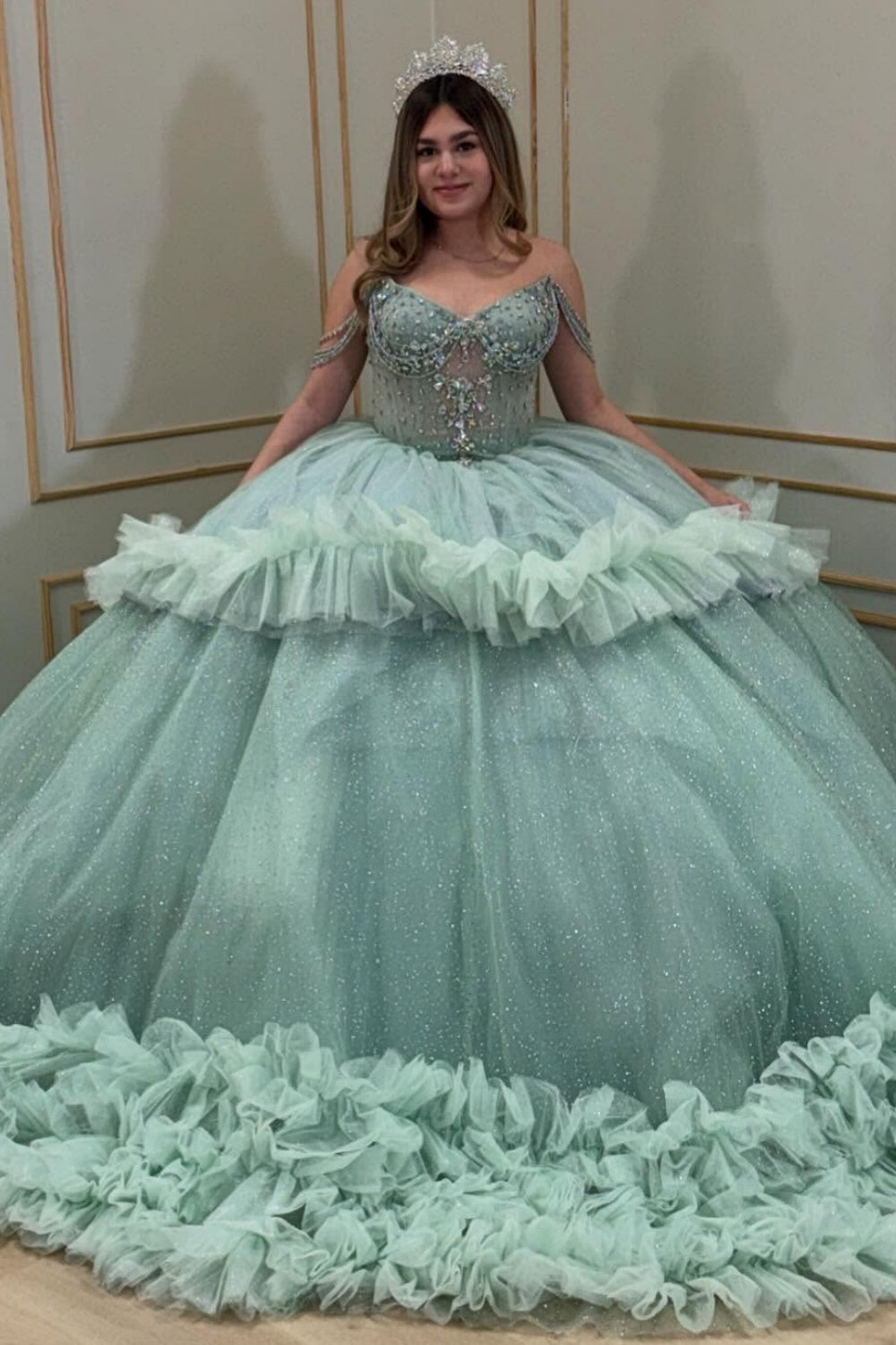 Vestido de Quinceañera Azul Marino con Lentejuelas, Apliques de Cuentas, Brillos y Escote Bardot YQ1055