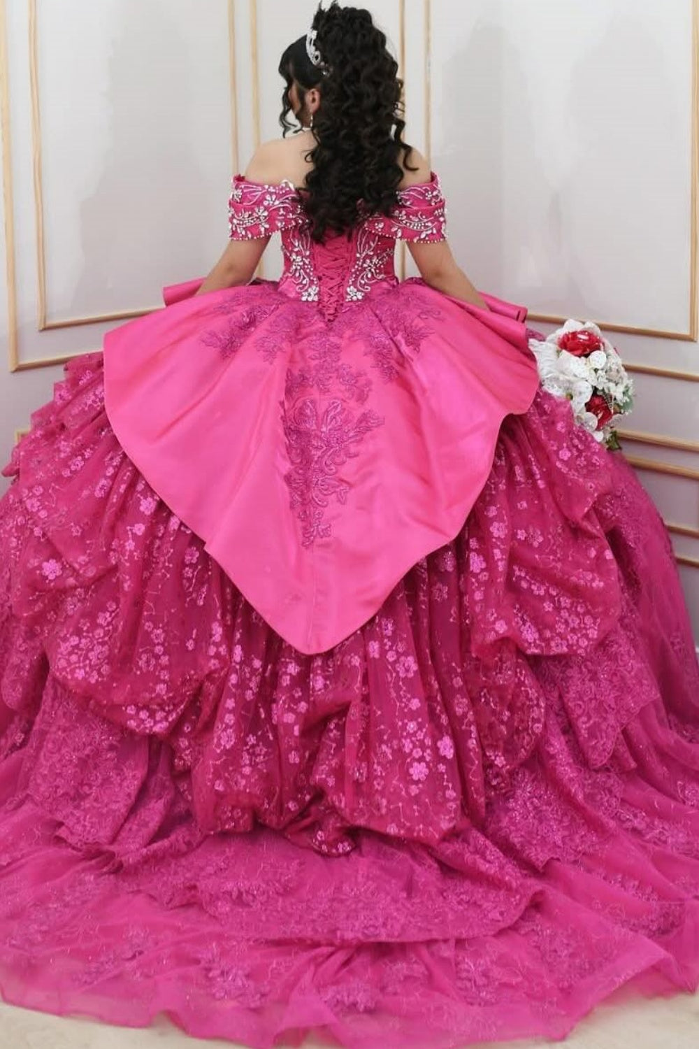 Vestido de Quinceañera Azul Marino con Lentejuelas, Apliques de Cuentas, Brillos y Escote Bardot YQ1055
