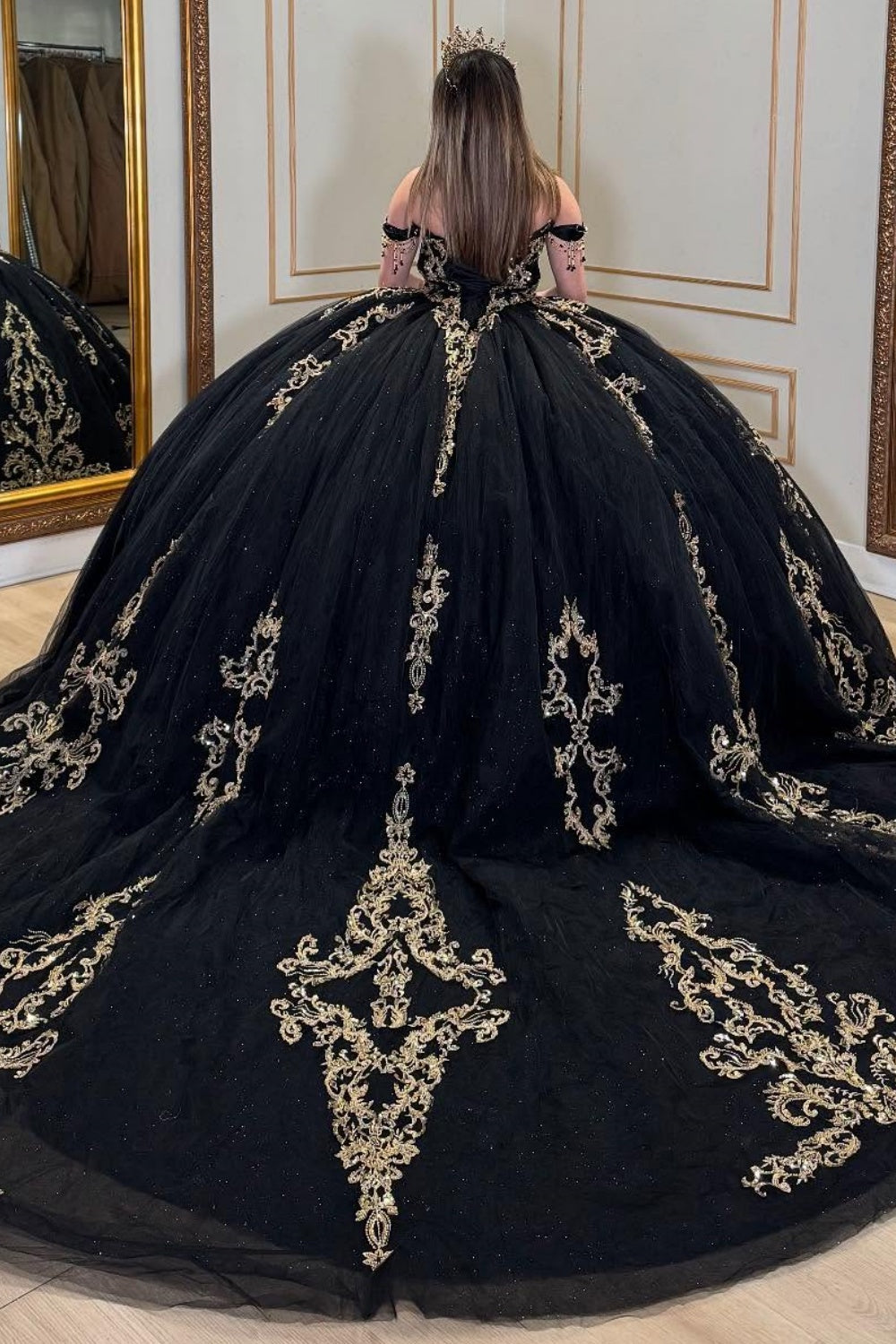 Vestido de Quinceañera Azul Marino con Lentejuelas, Apliques de Cuentas, Brillos y Escote Bardot YQ1055