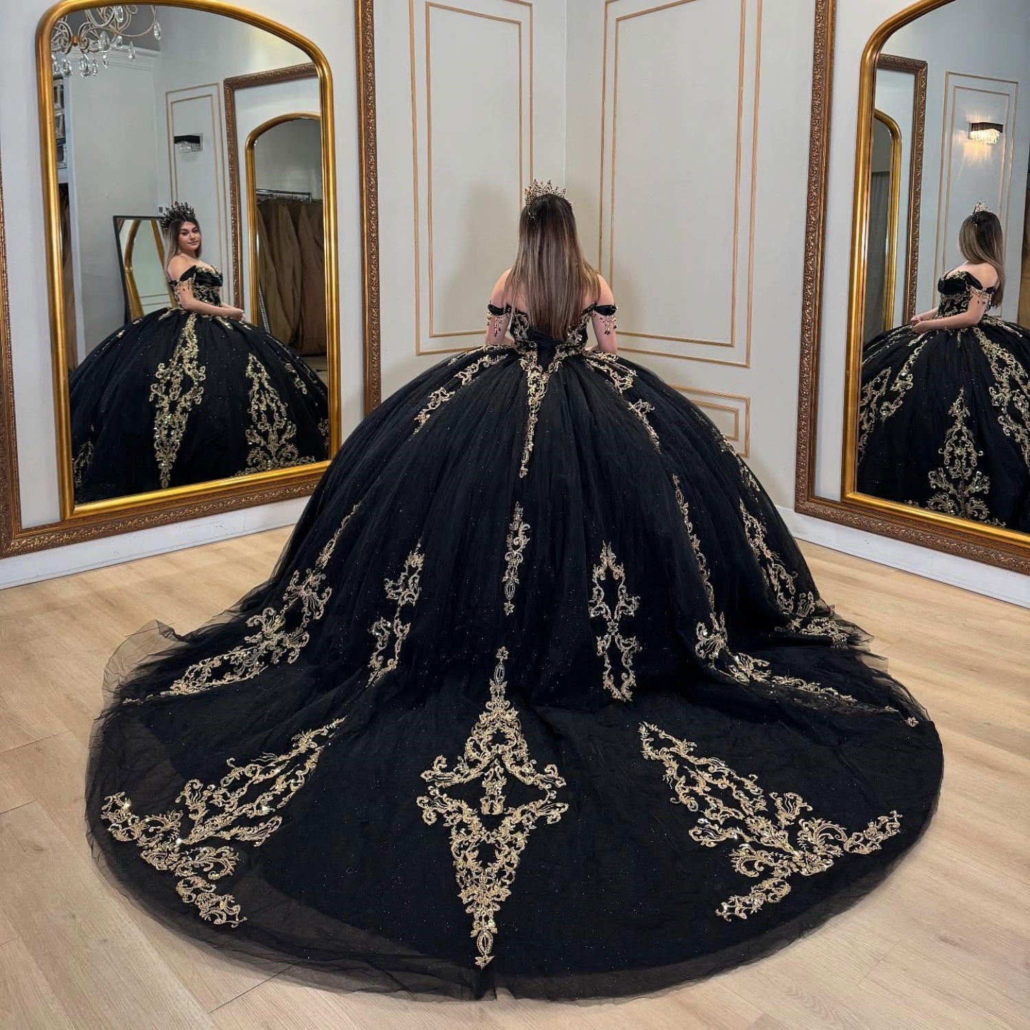 Vestido de Quinceañera Azul Marino con Lentejuelas, Apliques de Cuentas, Brillos y Escote Bardot YQ1055