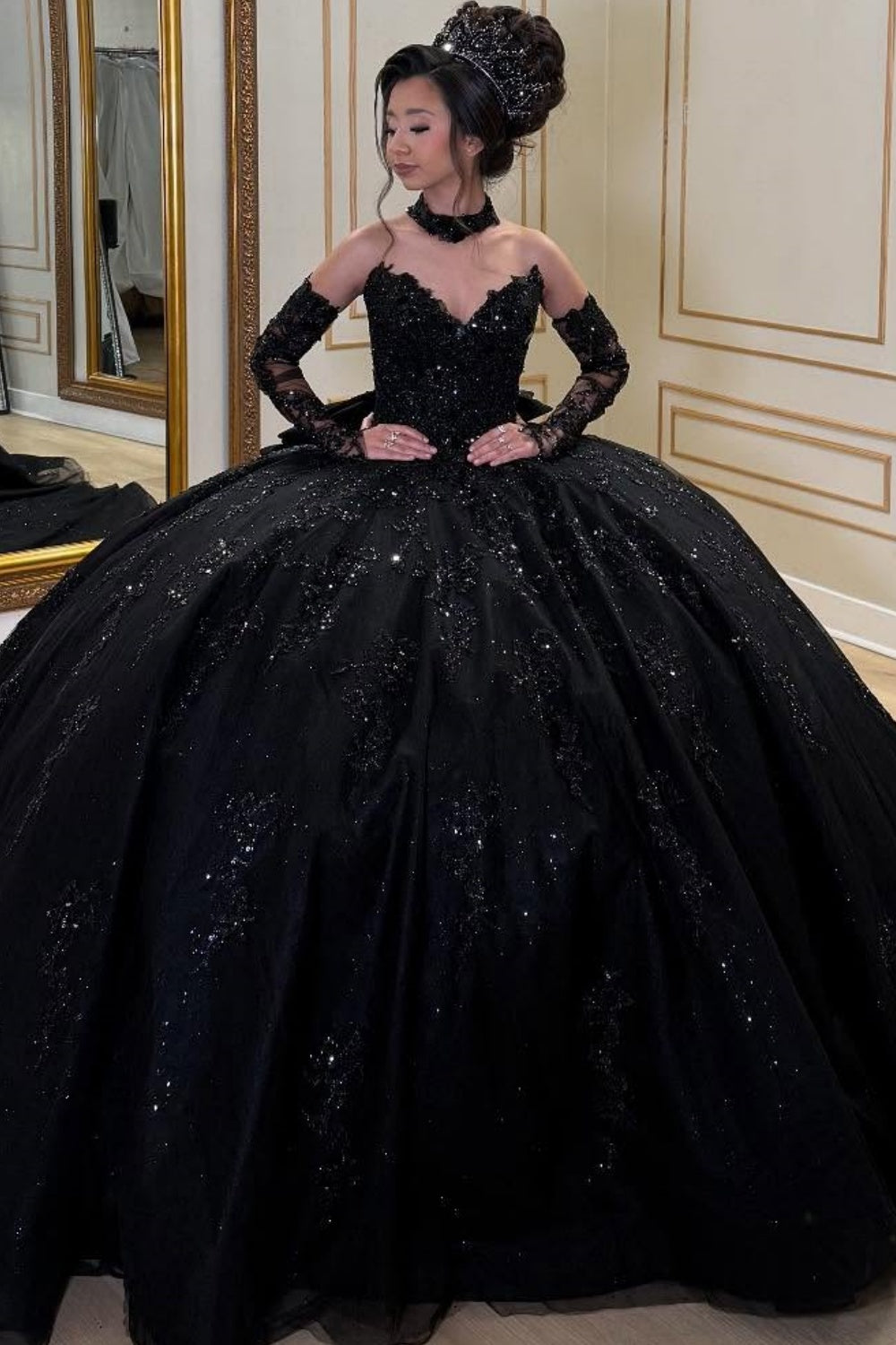 V Neck Sleeveless Sequins Beaded Appliques Bow Knot Black Sweet 15 Quinceañera Dress YQ1074