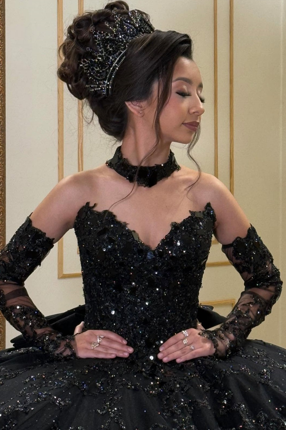 Vestido de Quinceañera Azul Marino con Lentejuelas, Apliques de Cuentas, Brillos y Escote Bardot YQ1055