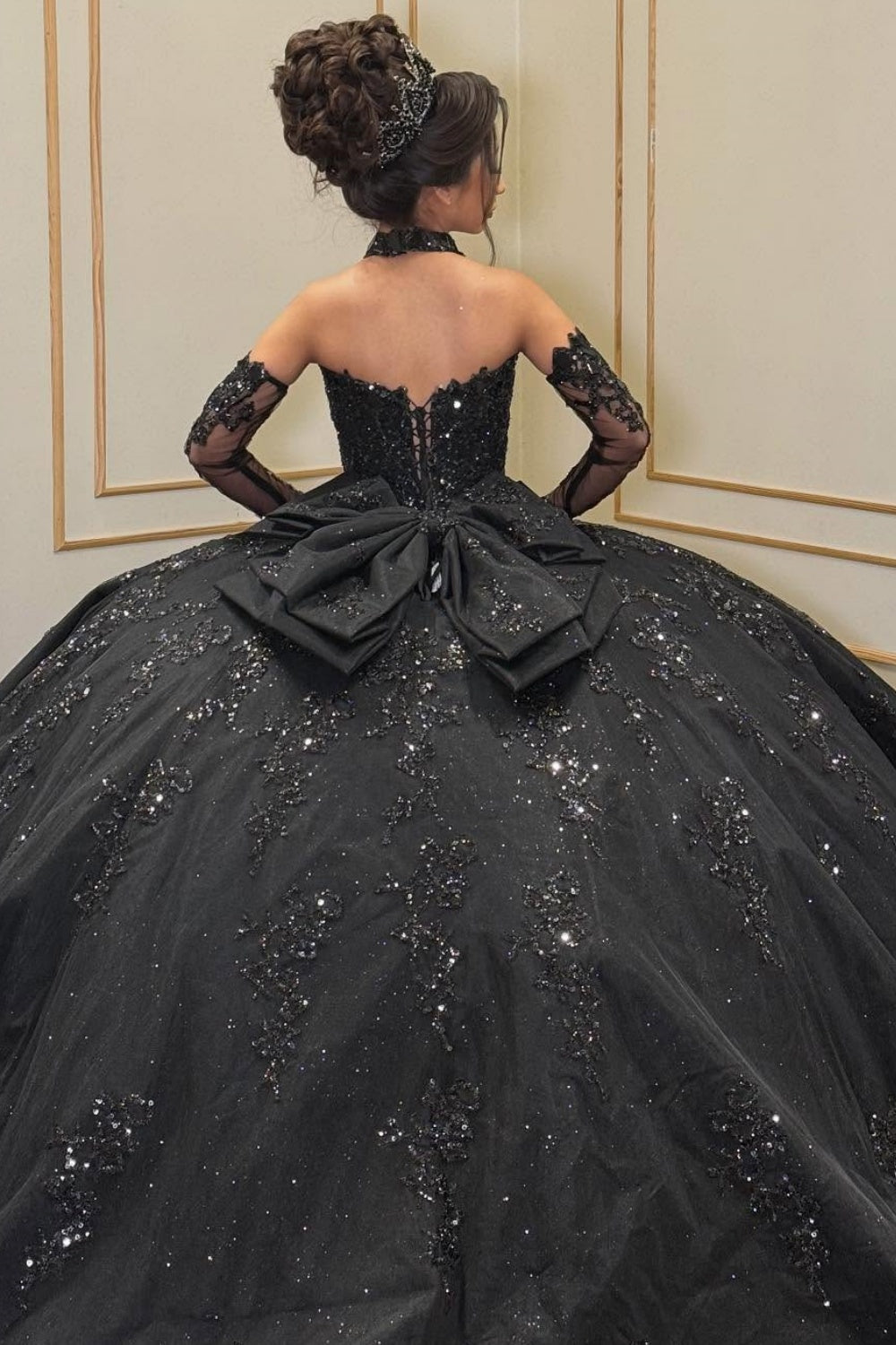 V Neck Sleeveless Sequins Beaded Appliques Bow Knot Black Sweet 15 Quinceañera Dress YQ1074