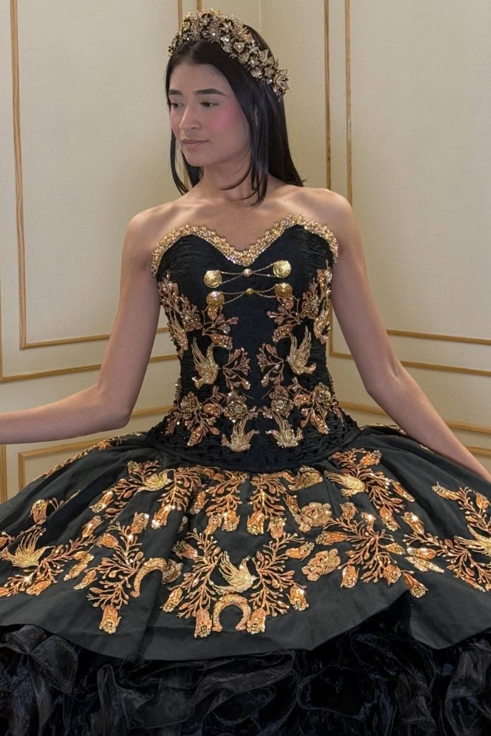 Vestido de Quinceañera Azul Marino con Lentejuelas, Apliques de Cuentas, Brillos y Escote Bardot YQ1055