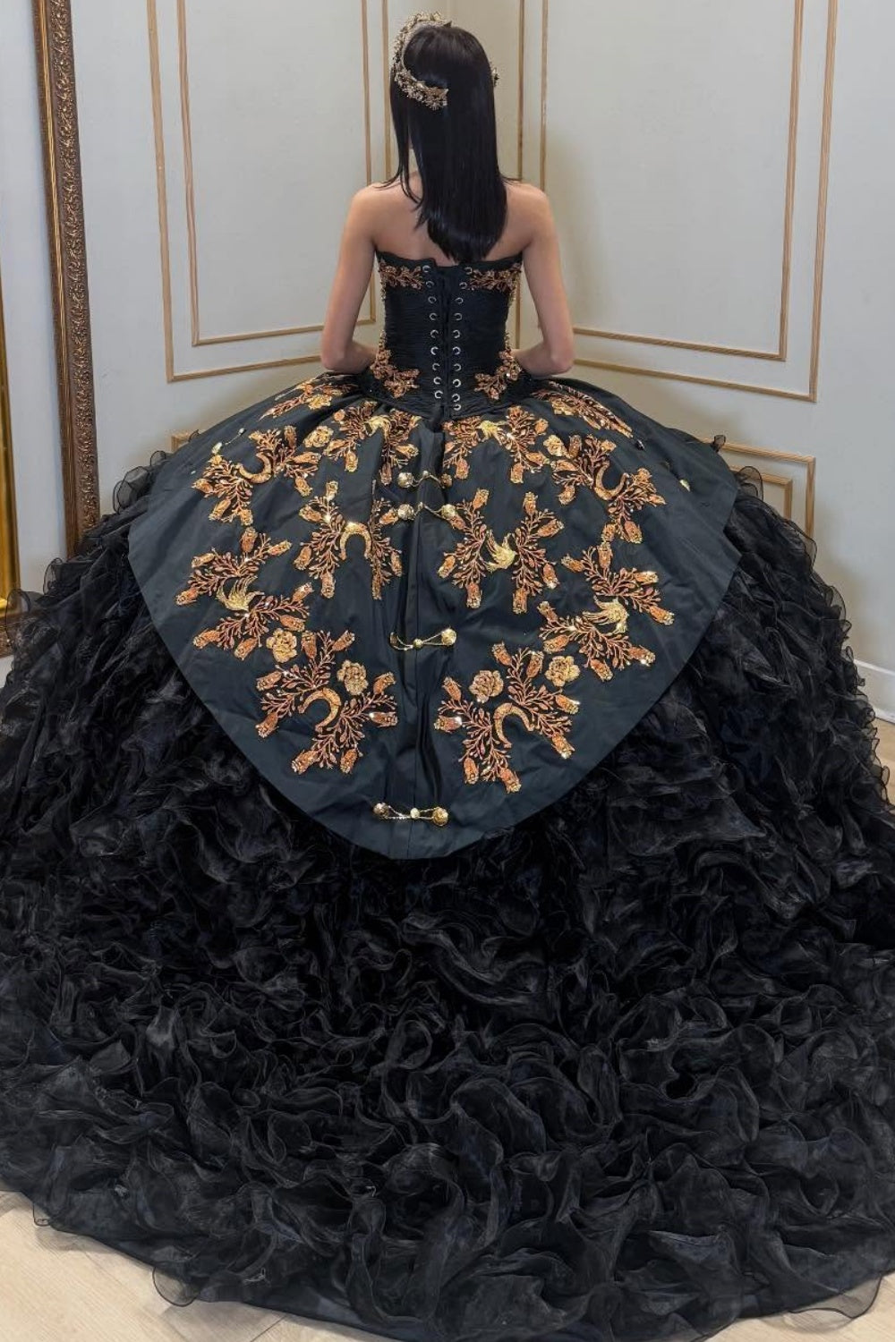 Vestido de Quinceañera Azul Marino con Lentejuelas, Apliques de Cuentas, Brillos y Escote Bardot YQ1055