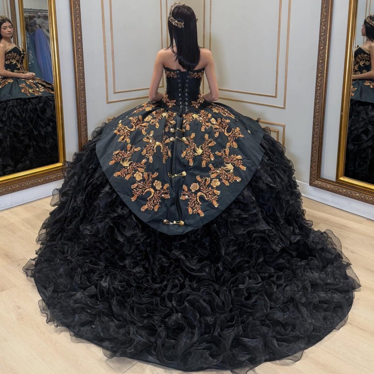 Sweetheart Sleeveless Pleated Gold Appliques Ruffles Tiered Black Sweet 15 Quinceañera Dress YQ1075