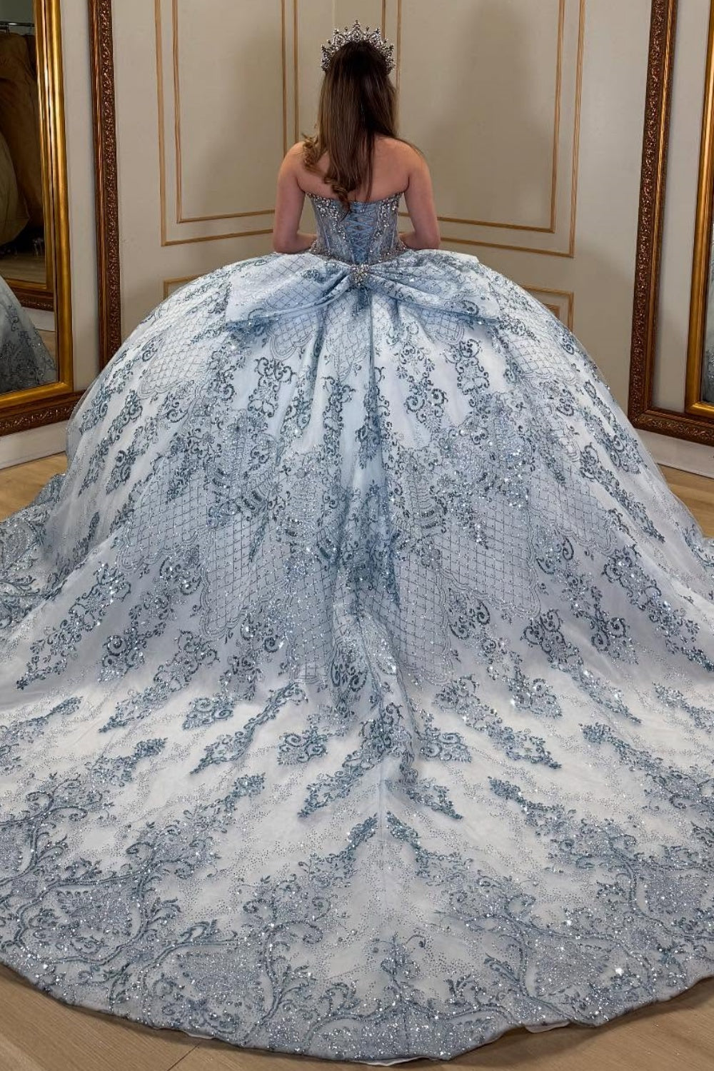 Vestido de Quinceañera Azul Marino con Lentejuelas, Apliques de Cuentas, Brillos y Escote Bardot YQ1055