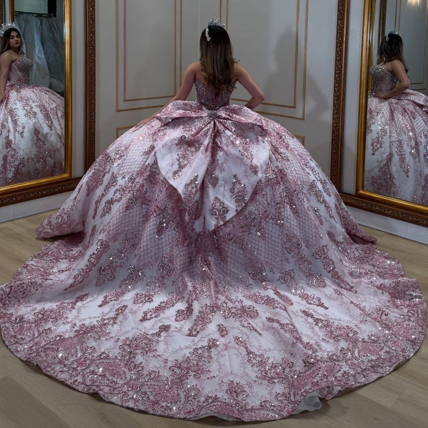 Vestido de Quinceañera Azul Marino con Lentejuelas, Apliques de Cuentas, Brillos y Escote Bardot YQ1055