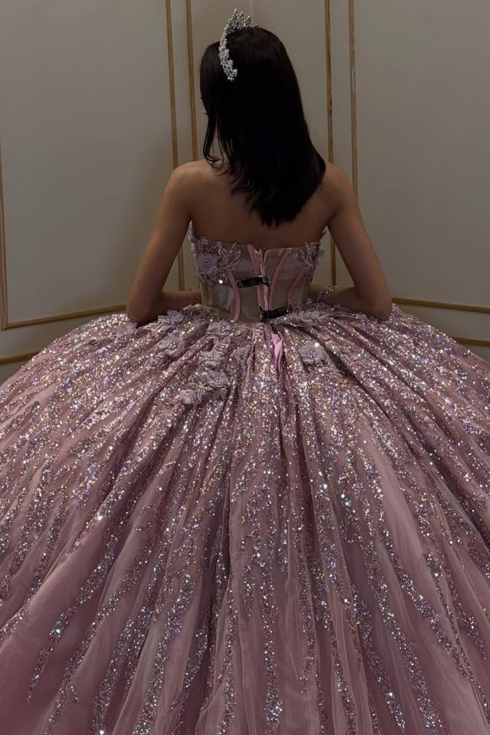Vestido de Quinceañera Azul Marino con Lentejuelas, Apliques de Cuentas, Brillos y Escote Bardot YQ1055