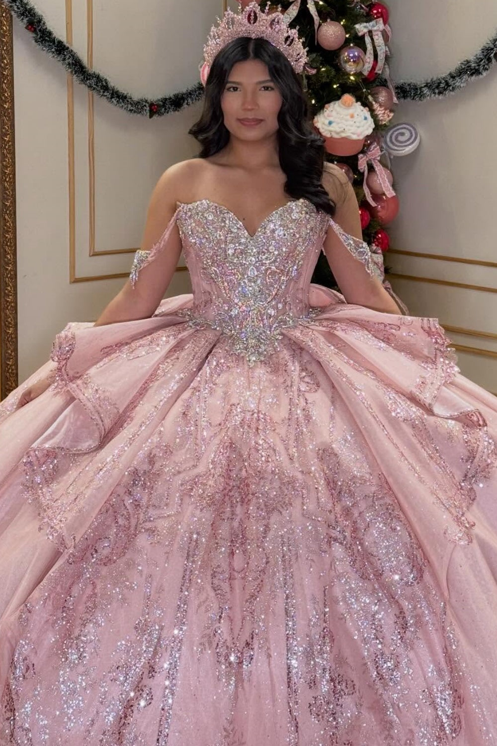 Vestido de Quinceañera Azul Marino con Lentejuelas, Apliques de Cuentas, Brillos y Escote Bardot YQ1055