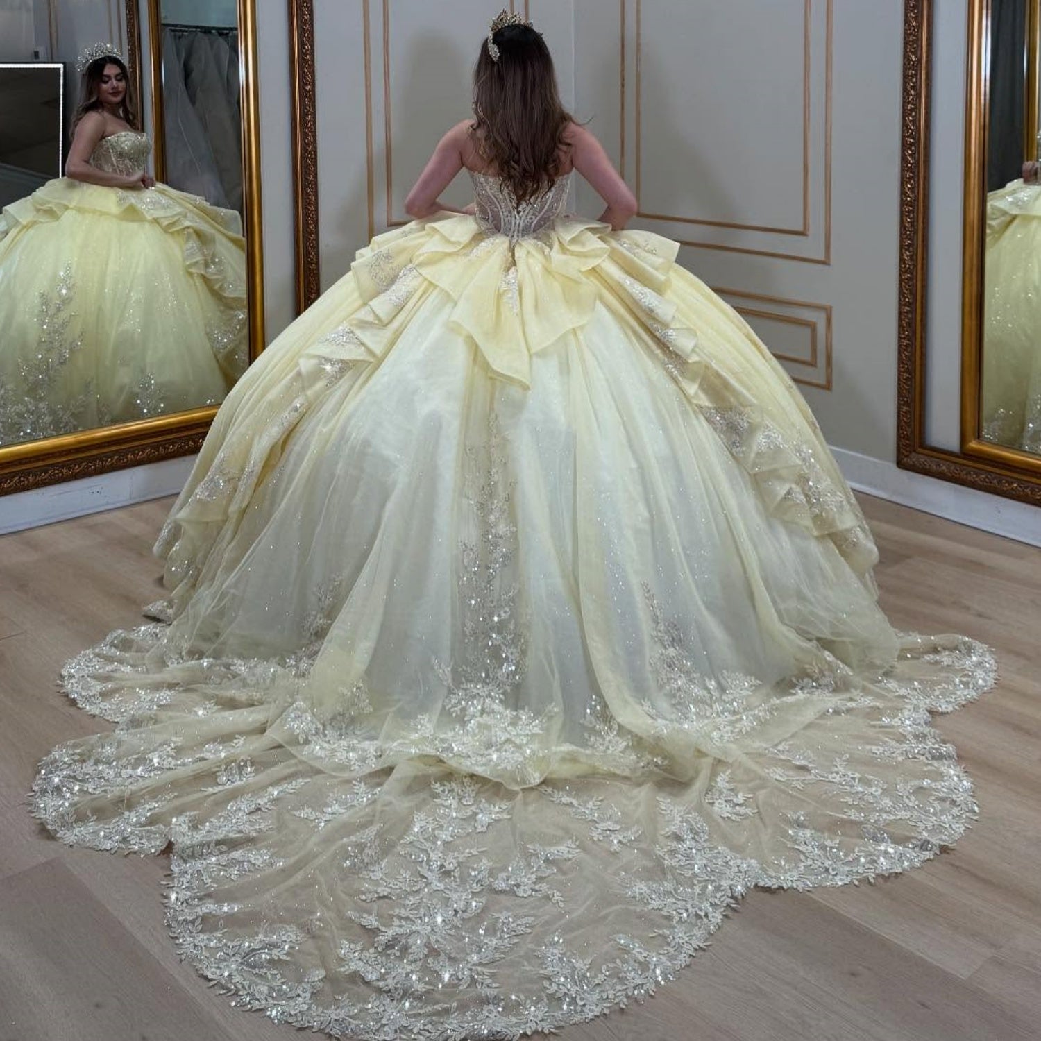 Sweetheart Short Sleeves Sequins Lace Appliques Ruffles Bow Knot Quinceañera Dress YQ1089