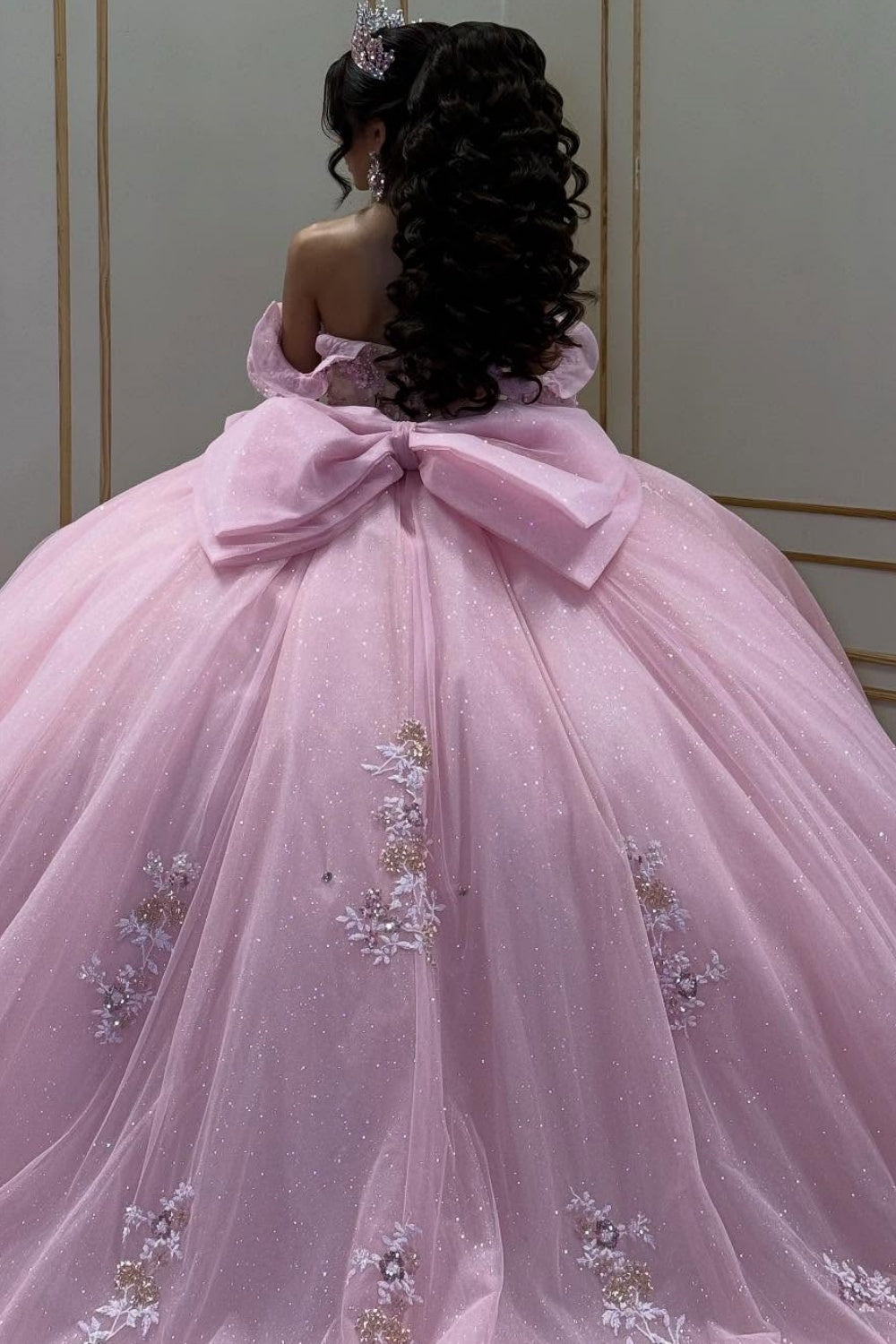 Off Shoulder Sleeveless Beaded Appliques Bow Knot Pink Quinceañera Dress YQ1091