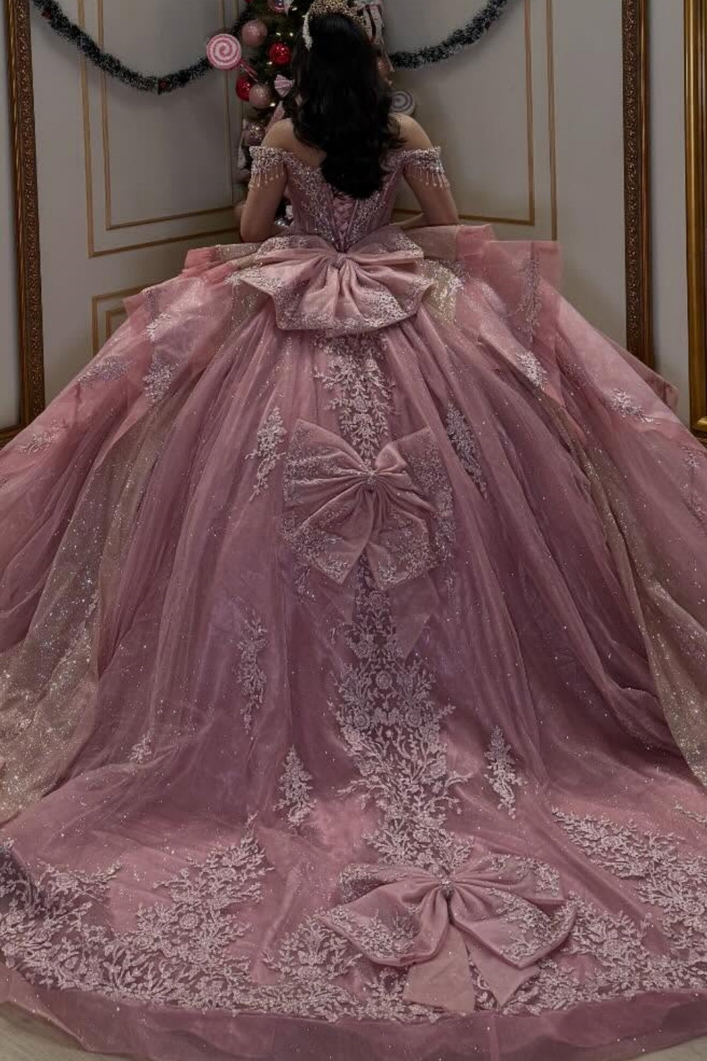 Vestido de Quinceañera Azul Marino con Lentejuelas, Apliques de Cuentas, Brillos y Escote Bardot YQ1055