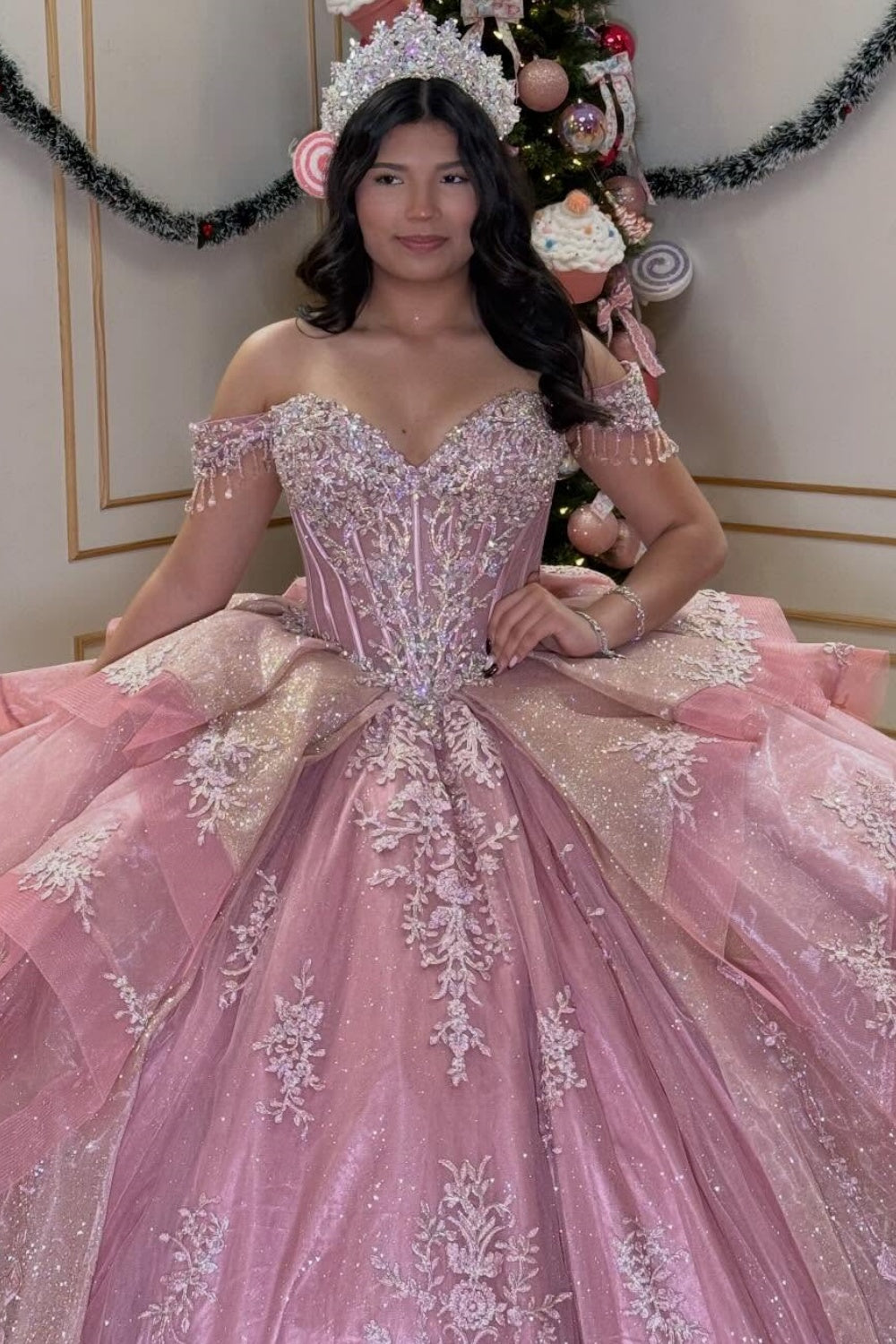 Vestido de Quinceañera Azul Marino con Lentejuelas, Apliques de Cuentas, Brillos y Escote Bardot YQ1055