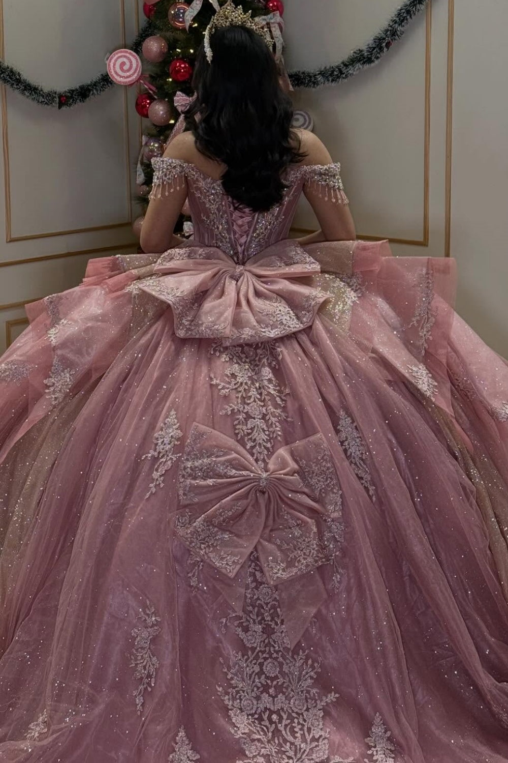 Vestido de Quinceañera Azul Marino con Lentejuelas, Apliques de Cuentas, Brillos y Escote Bardot YQ1055