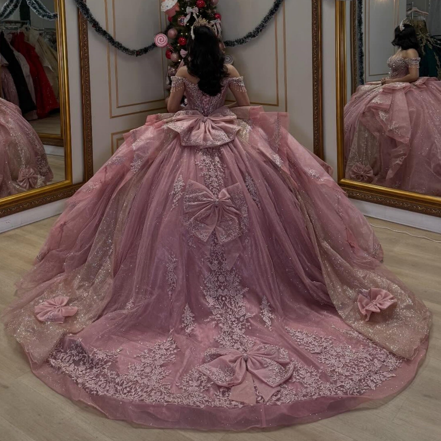 Vestido de Quinceañera Azul Marino con Lentejuelas, Apliques de Cuentas, Brillos y Escote Bardot YQ1055