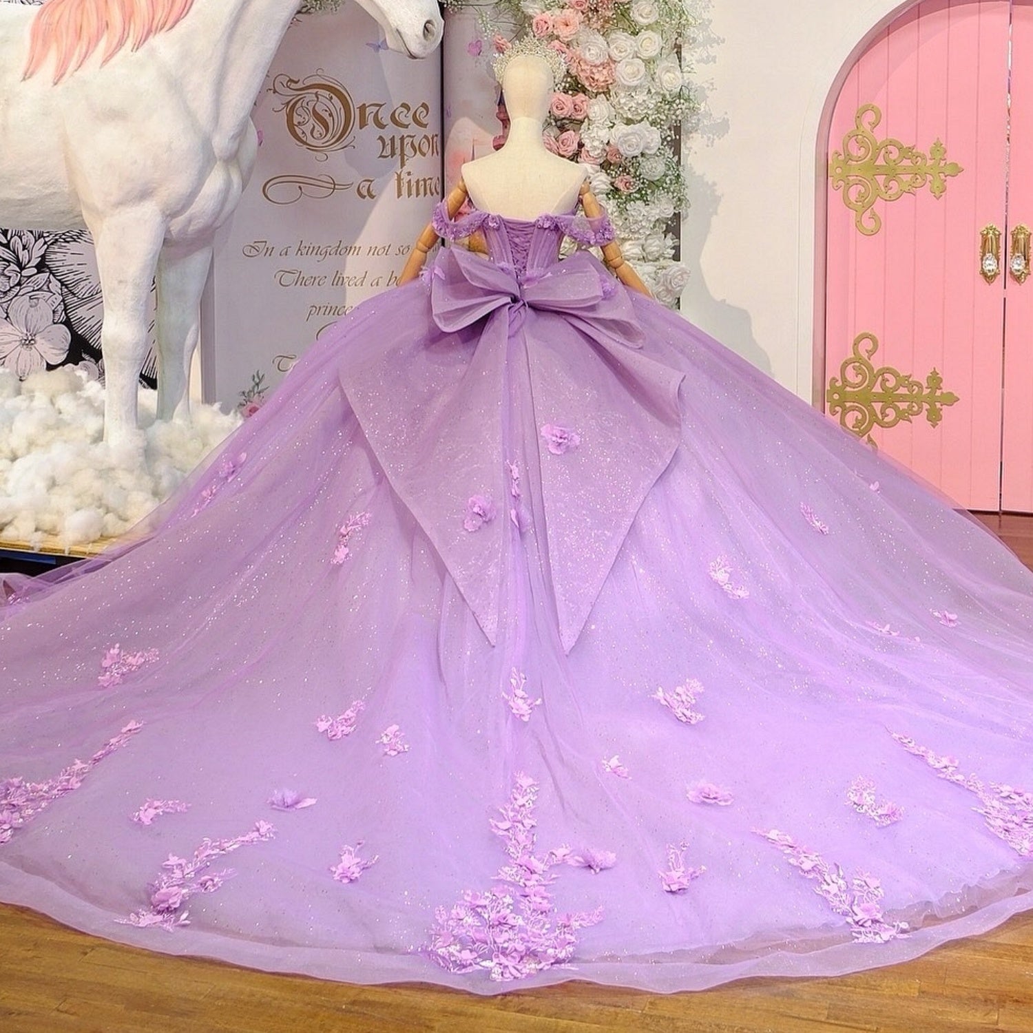Vestido de Quinceañera Azul Marino con Lentejuelas, Apliques de Cuentas, Brillos y Escote Bardot YQ1055