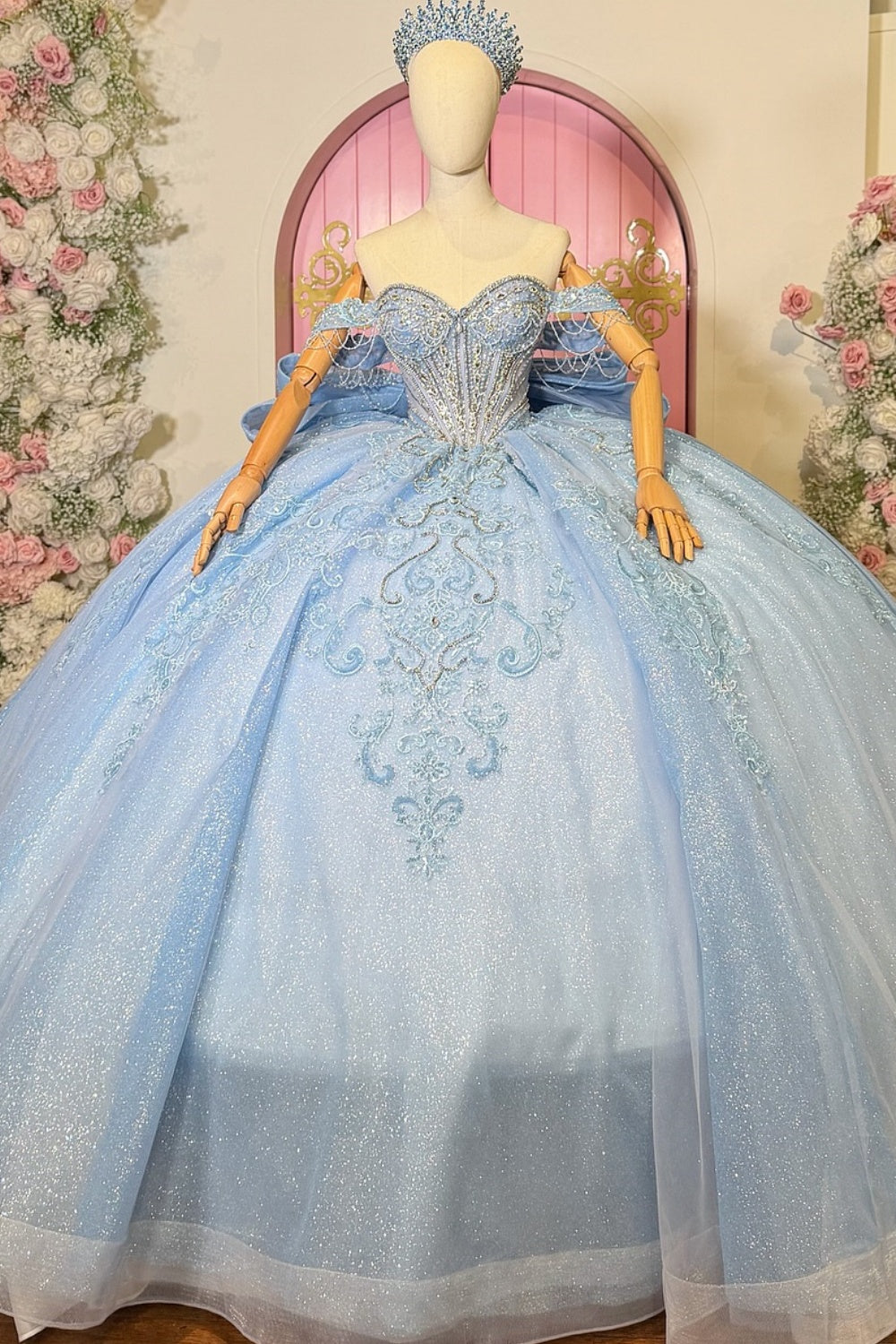 Vestido de Quinceañera Azul Marino con Lentejuelas, Apliques de Cuentas, Brillos y Escote Bardot YQ1055