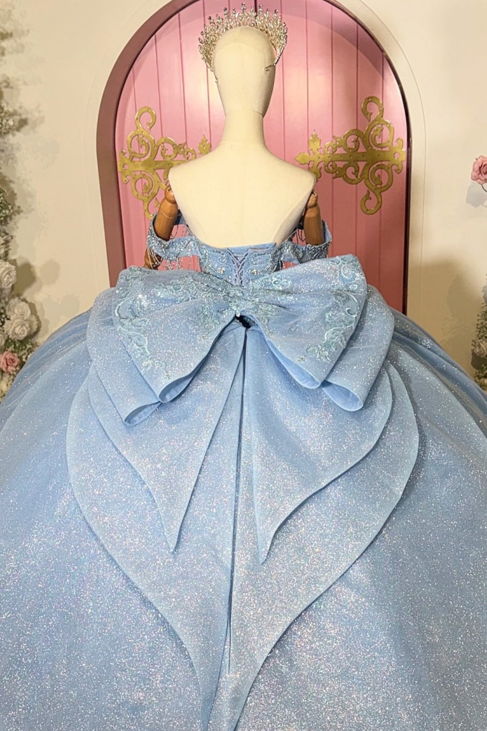 Off Shoulder Sleeveless Beaded Sequins Appliques Bow Knot Blue Glitter Quinceañera Dress YQ1102