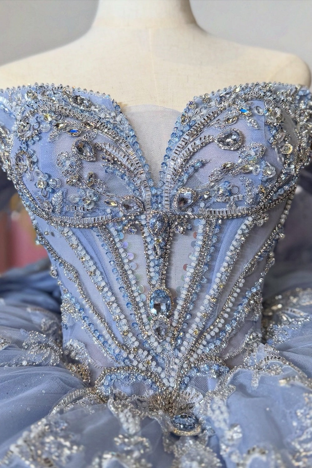 Off Shoulder Sleeveless Beaded Sequins Appliques Blue Quinceañera Dress YQ1104