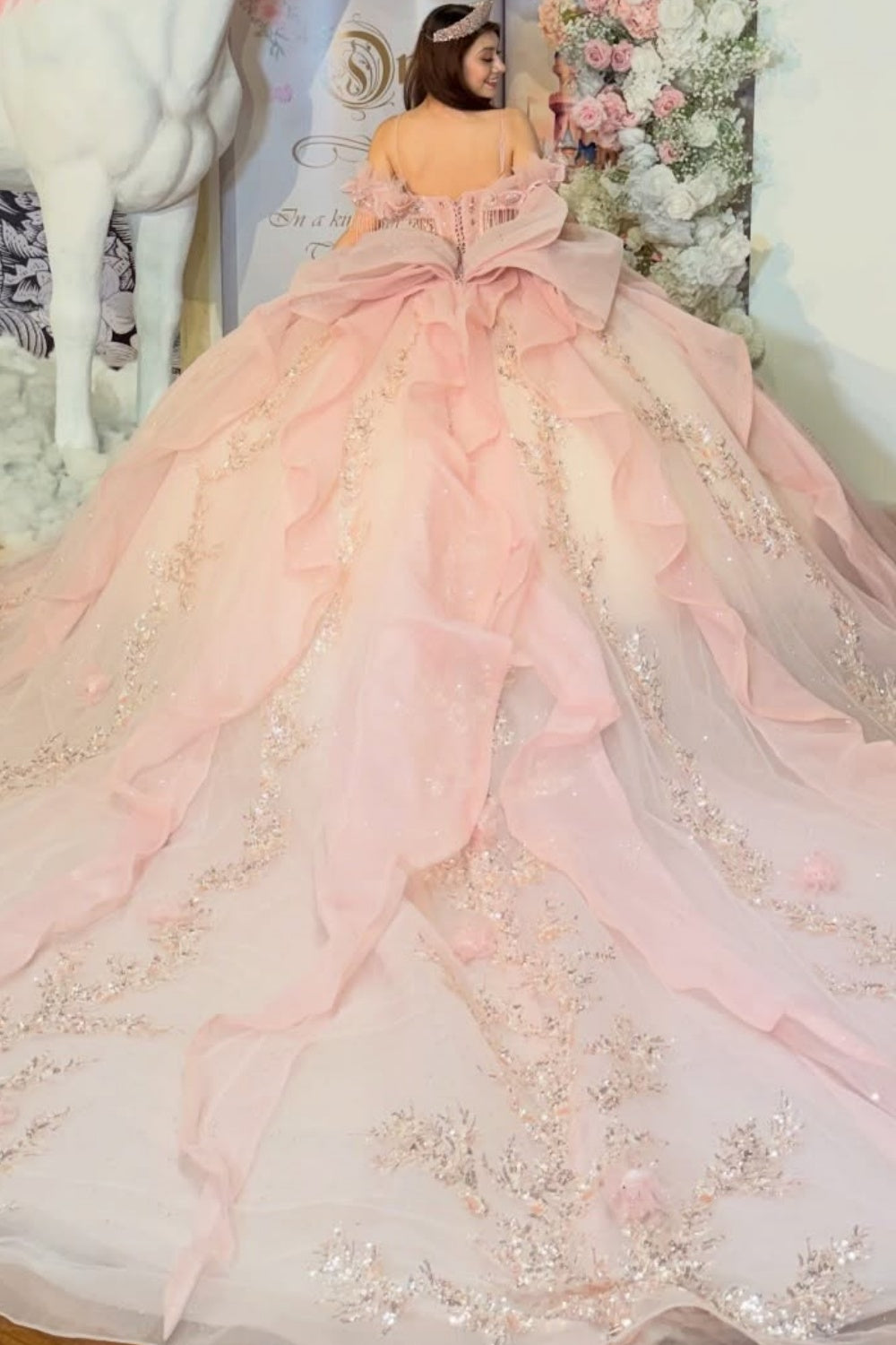 Off Shoulder Sleeveless Spaghetti Straps Beaded Sequins 3D Flower Appliques Bow Knot Pink Quinceañera Dress YQ1106