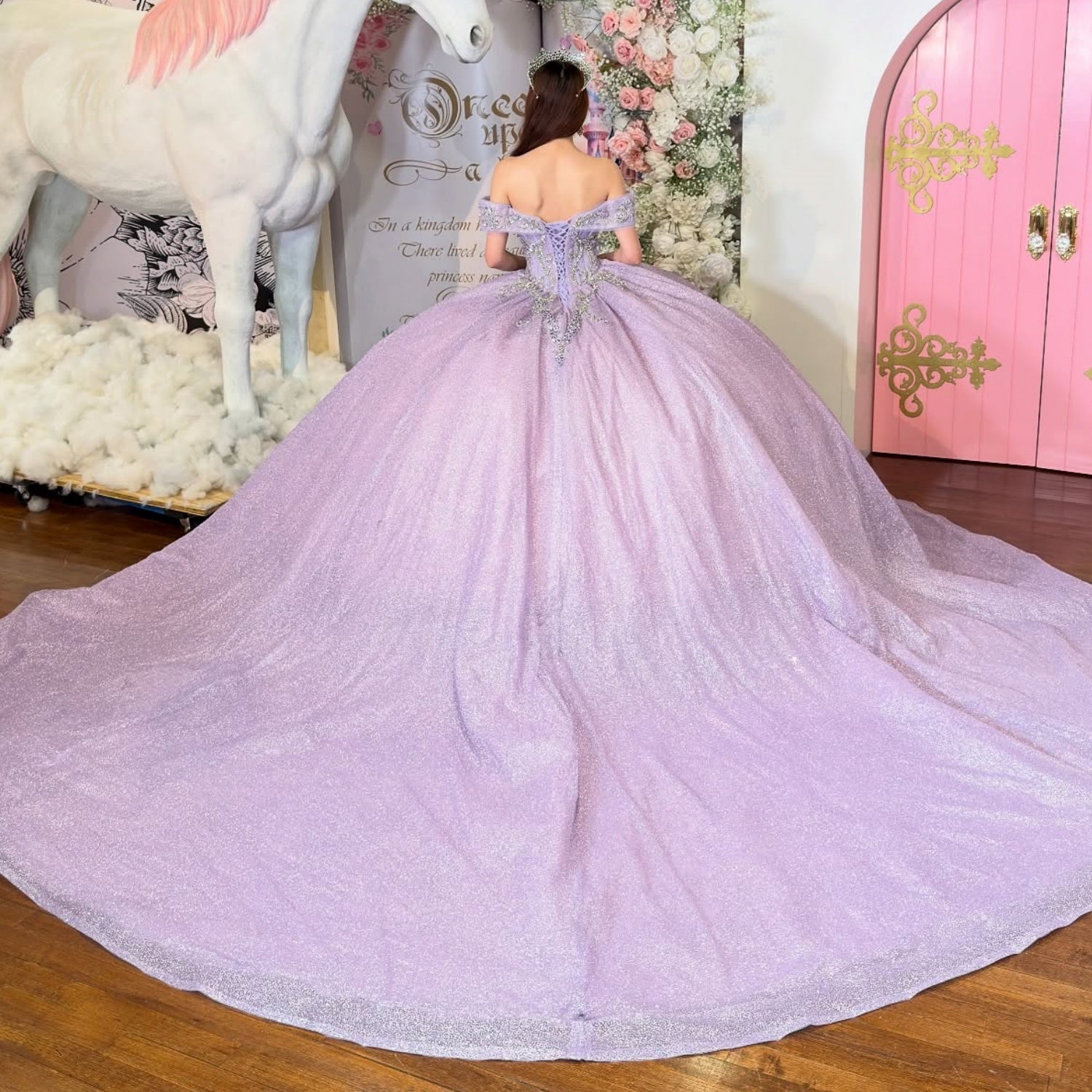 Vestido de Quinceañera Azul Marino con Lentejuelas, Apliques de Cuentas, Brillos y Escote Bardot YQ1055
