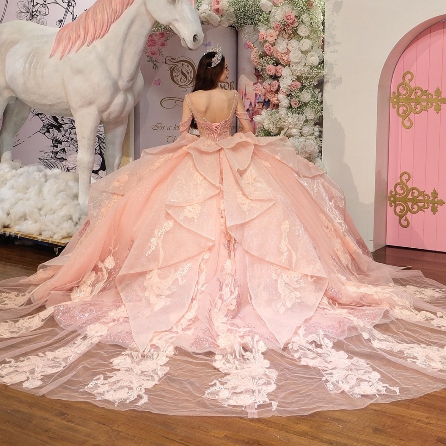 Vestido de Quinceañera Azul Marino con Lentejuelas, Apliques de Cuentas, Brillos y Escote Bardot YQ1055