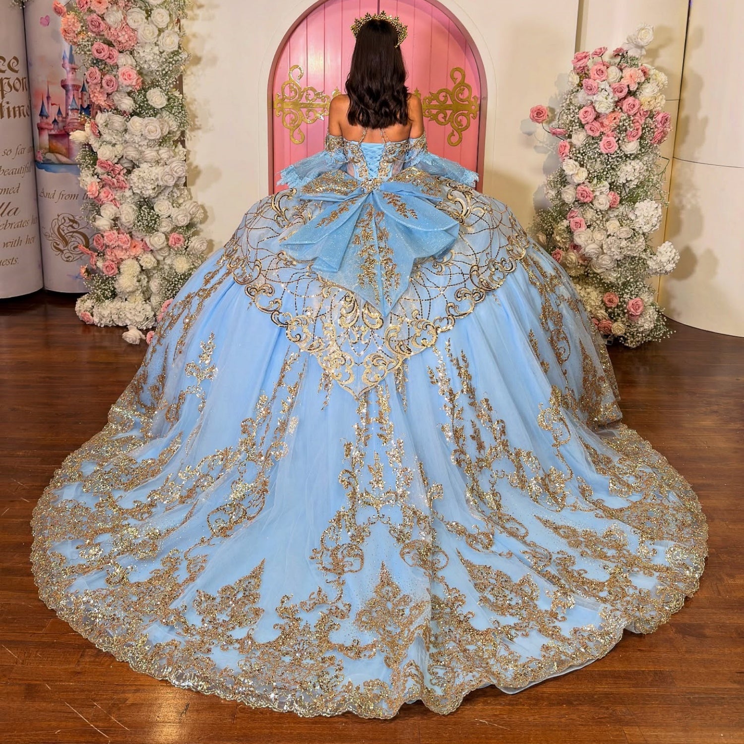 Vestido de Quinceañera Azul Marino con Lentejuelas, Apliques de Cuentas, Brillos y Escote Bardot YQ1055